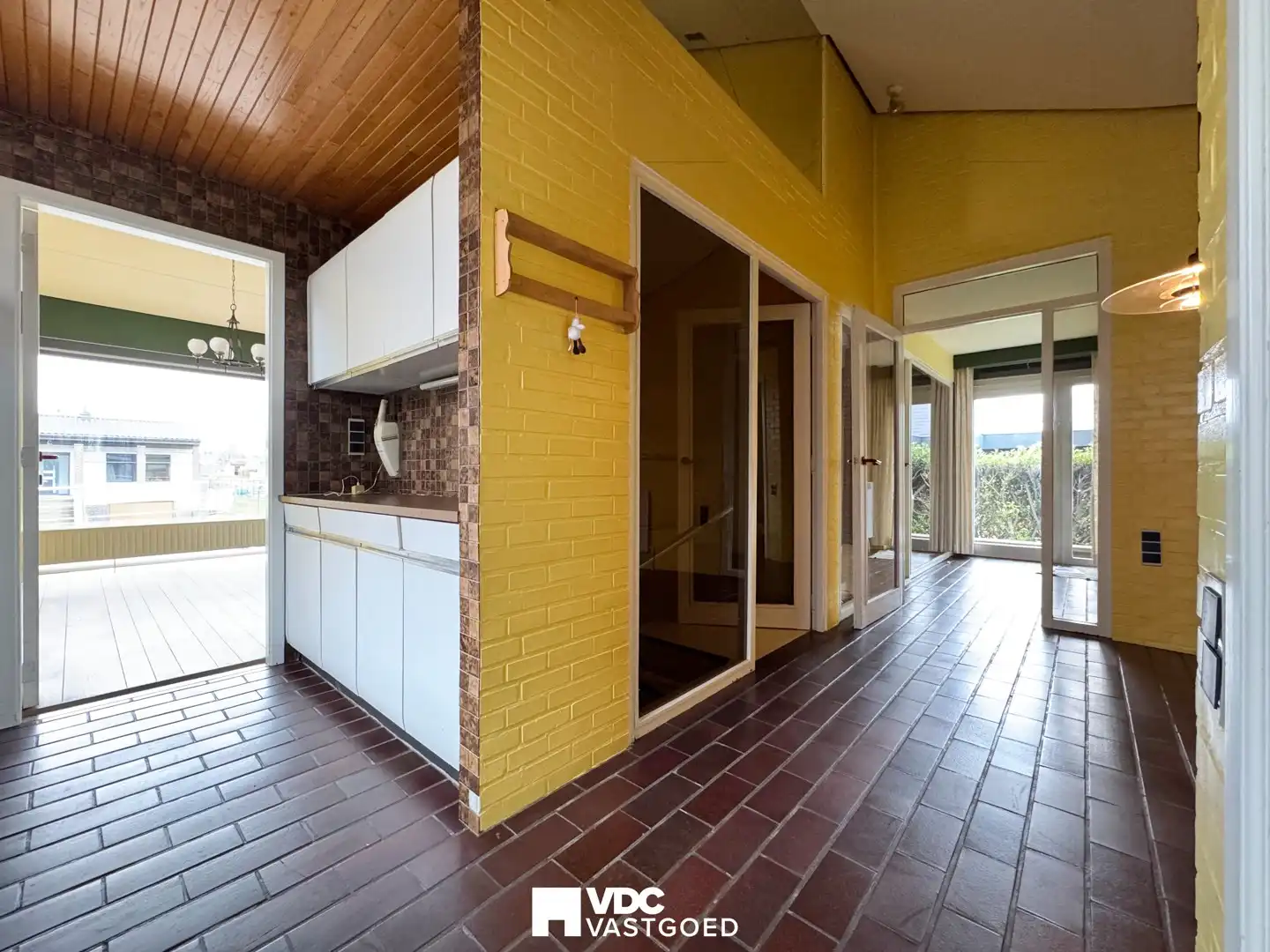 Ruime open bebouwing met prachtige tuin en veel potentieel foto 7