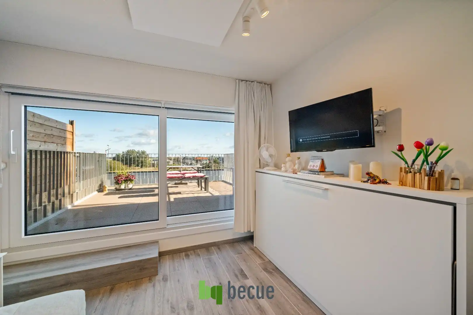 Studio met ruim zonnig terras van 16m², duinenzicht alsook zicht op de Rotonde en zee! foto 9