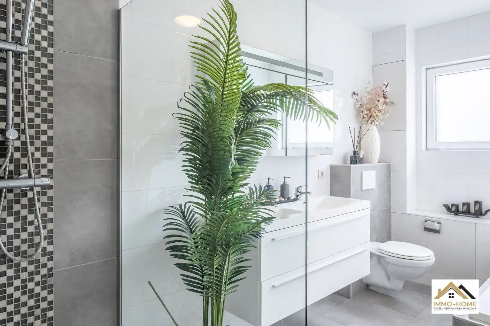 Gerenoveerde ruime woning nabij centrum van Lokeren foto 18