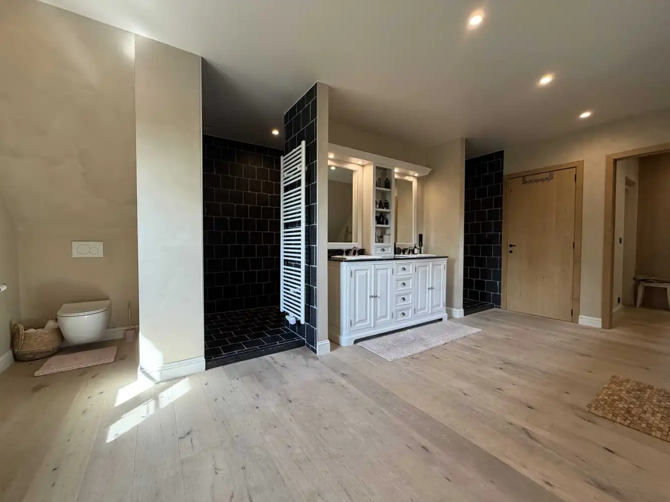 Klassevolle, recente villa (bouwjaar 2016) met hoogwaardige afwerking foto 24