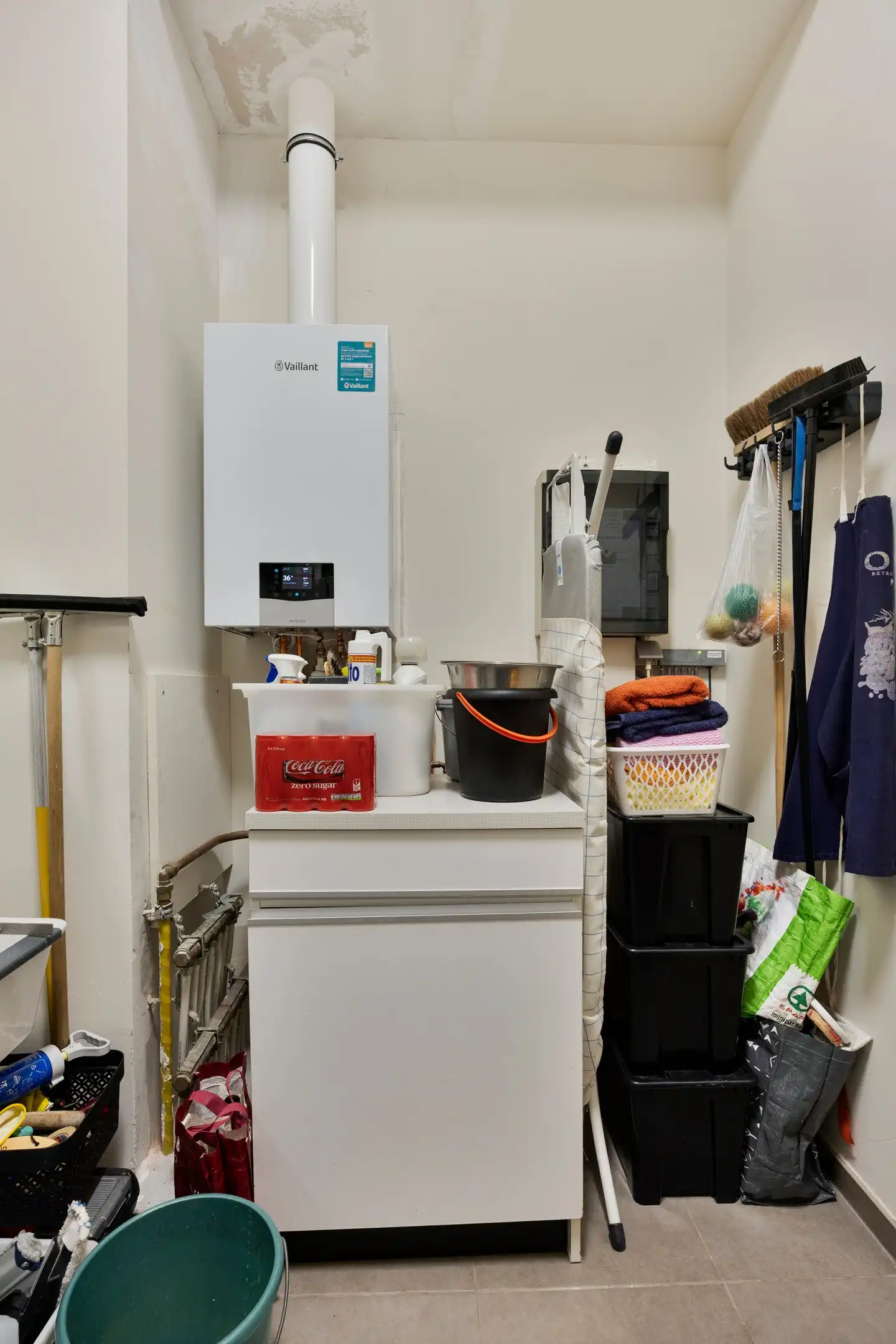 Lichtrijk gelijkvloers appartement met aparte toegang, 2 slaapkamers en plafonds van ca. 3 m foto 7