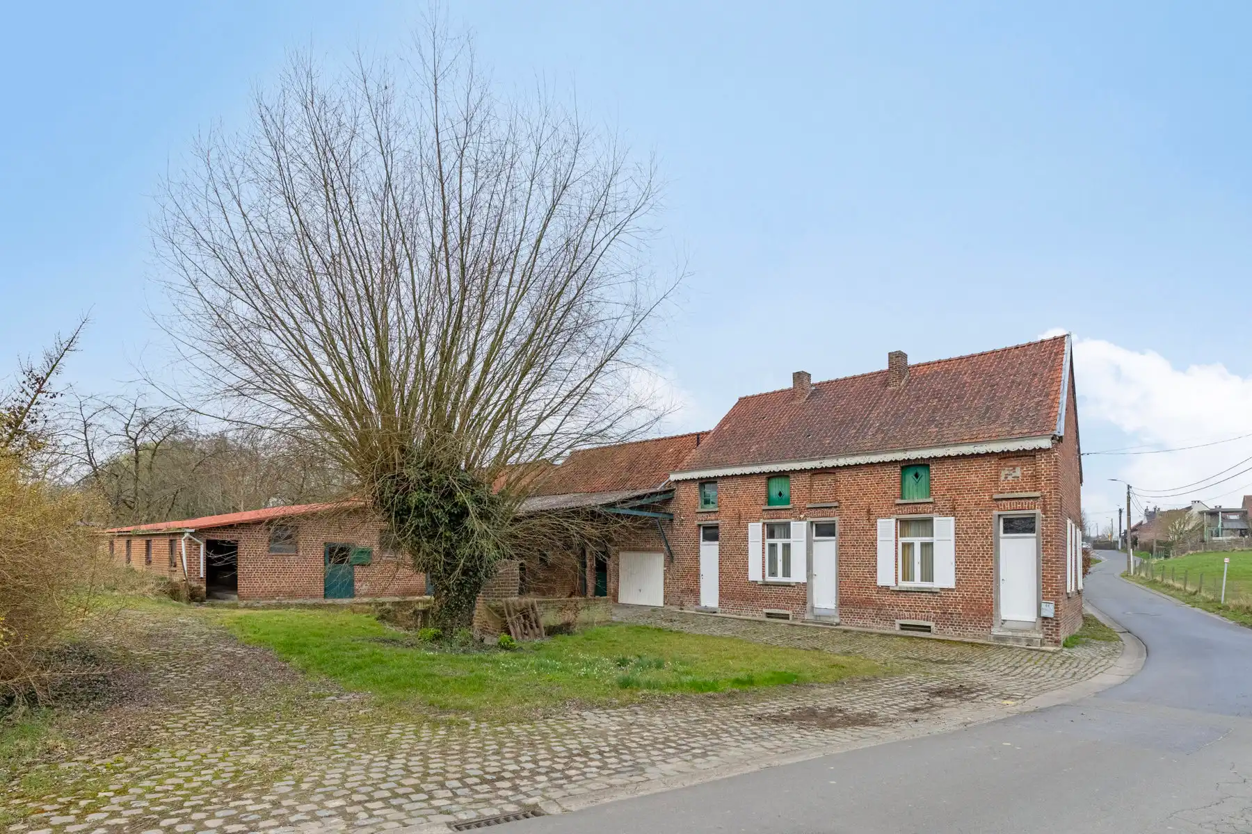 Authentieke hoeve + perceel bouwgrond foto 2