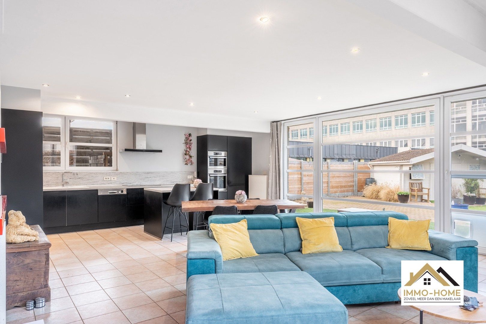 Instapklare woning met bureau/ winkelruimte  foto 8