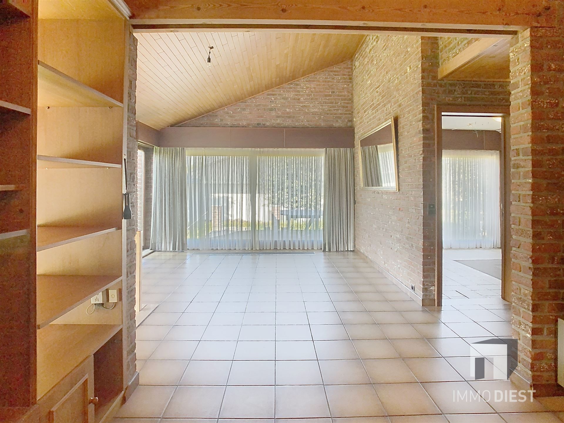 Op te frissen splitlevelwoning met karakter, ruimte en een prachtige tuin op toplocatie! foto 9