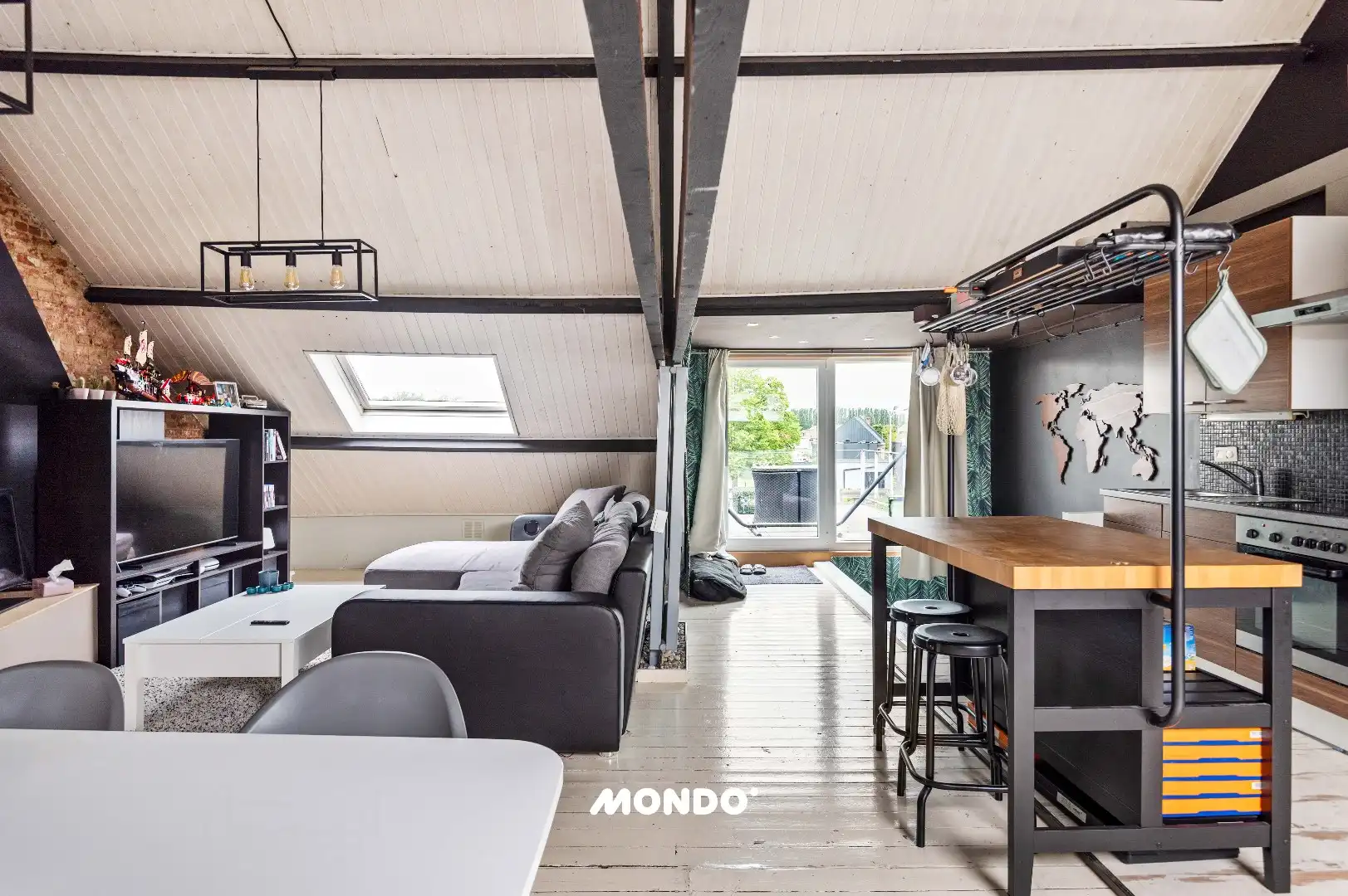 Ruime handelswoning met 2 handelsruimtes, 4 slaapkamers, garage, terras en zonnige tuin. foto 23