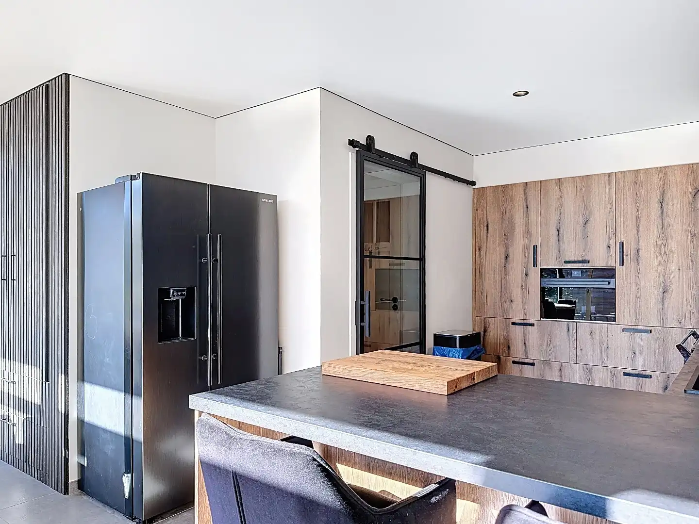 Instapklare twee-onder-een-kapwoning met uitbouw, luxe overkapping en zonnige tuin op het westen  foto 17