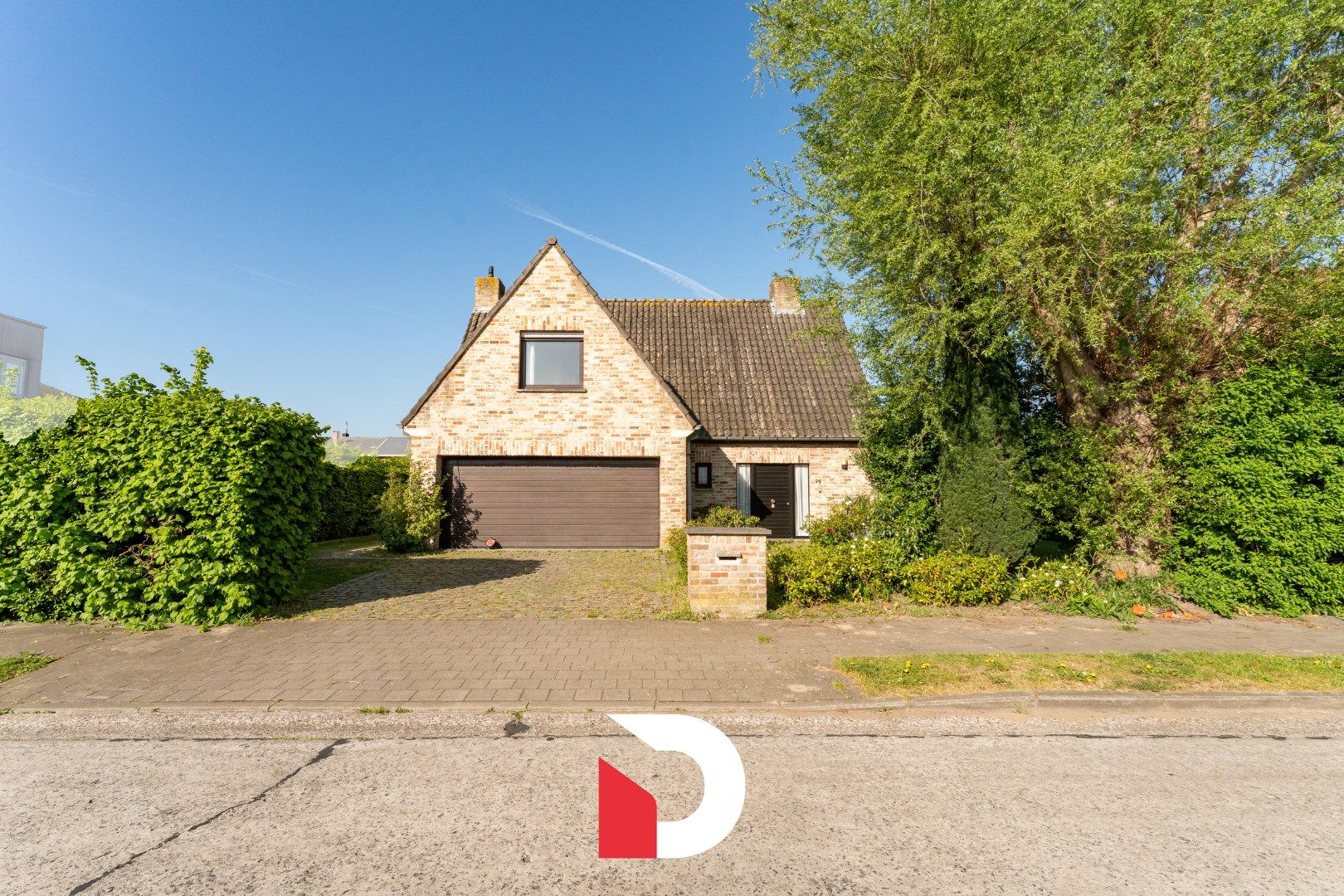 Alleenstaande woning in een rustige buurt te St. Michiels. foto {{pictureIndex}}