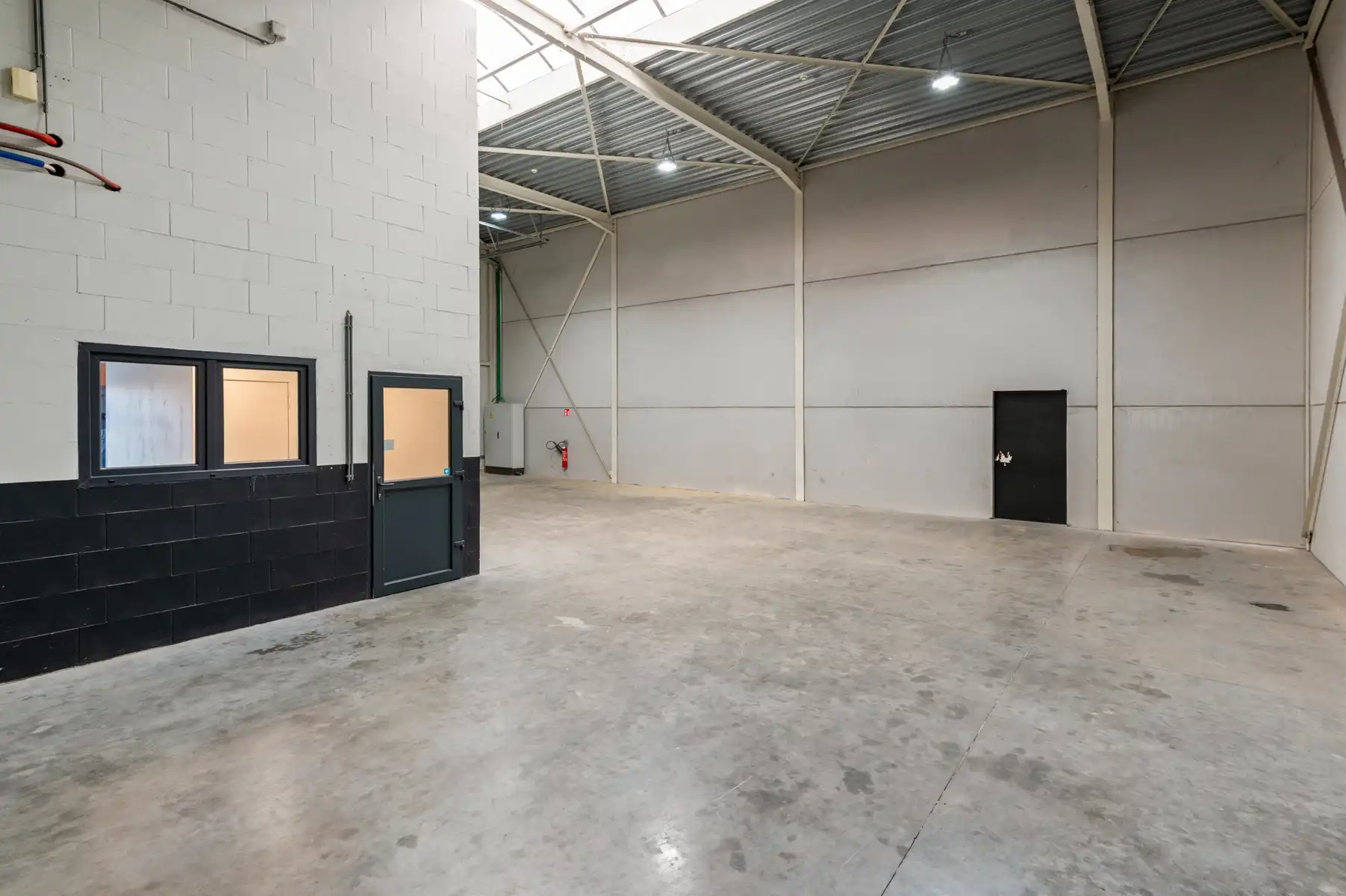 KMO Unit van 210m²+63m² verdieping+ 2pp foto 21