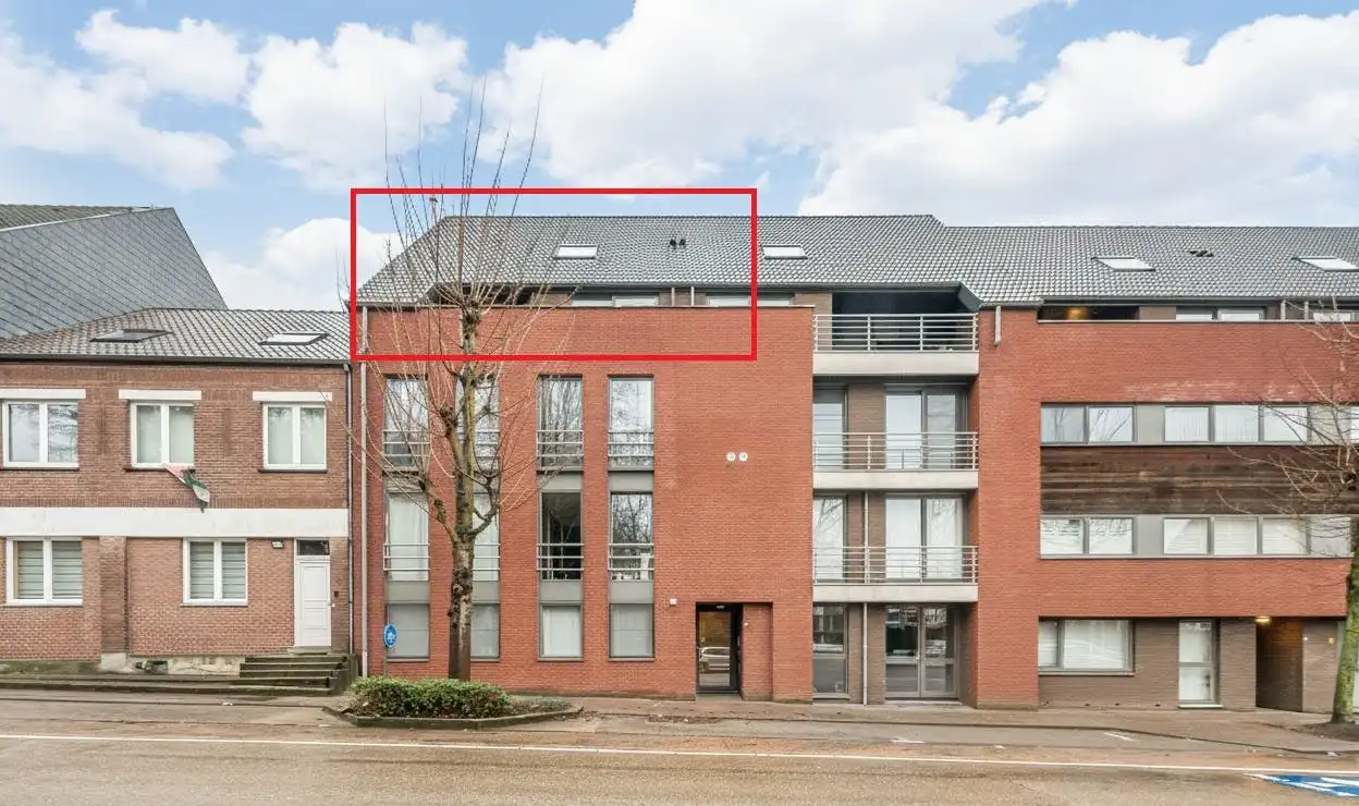 Lichtrijk & instapklaar duplex-appartement nabij Genk-Centrum foto {{pictureIndex}}