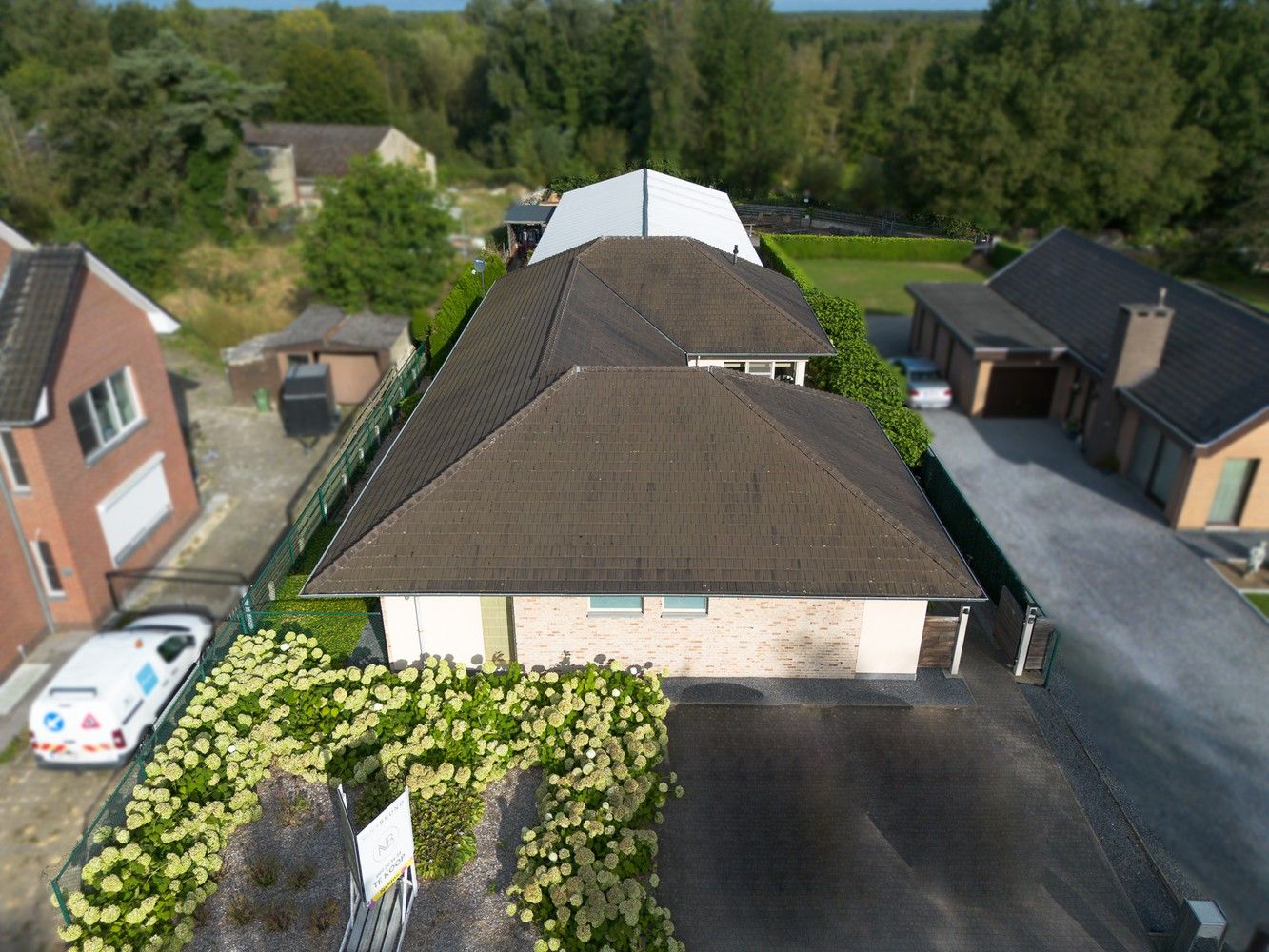 Bedrijfsgebouw met energiezuinige gelijkvloerse woning! foto 2