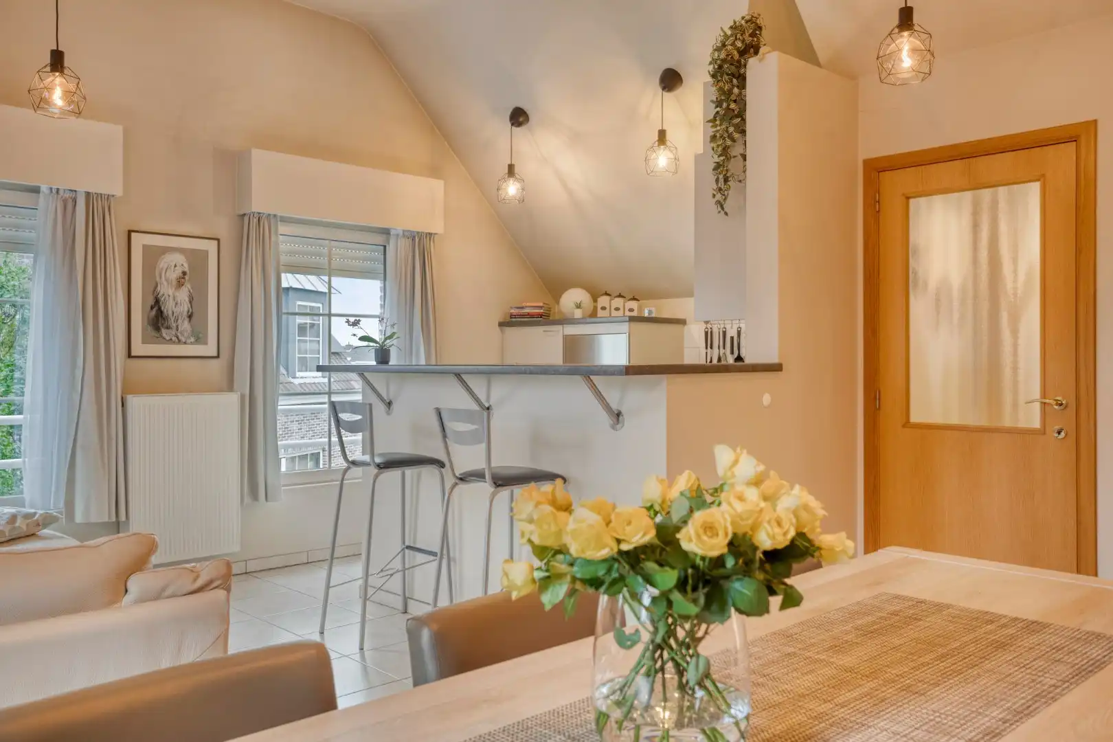 Stijlvol dakappartement met 2 slaapkamers en alle comfort foto {{pictureIndex}}