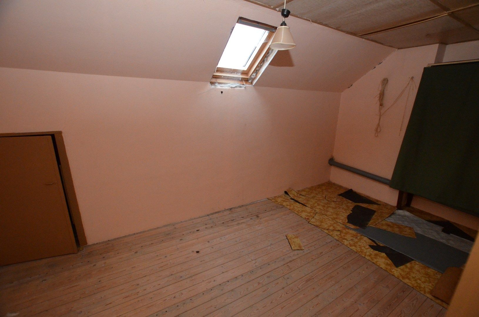 Gedeeltelijk gerenoveerd woonhuis foto 14