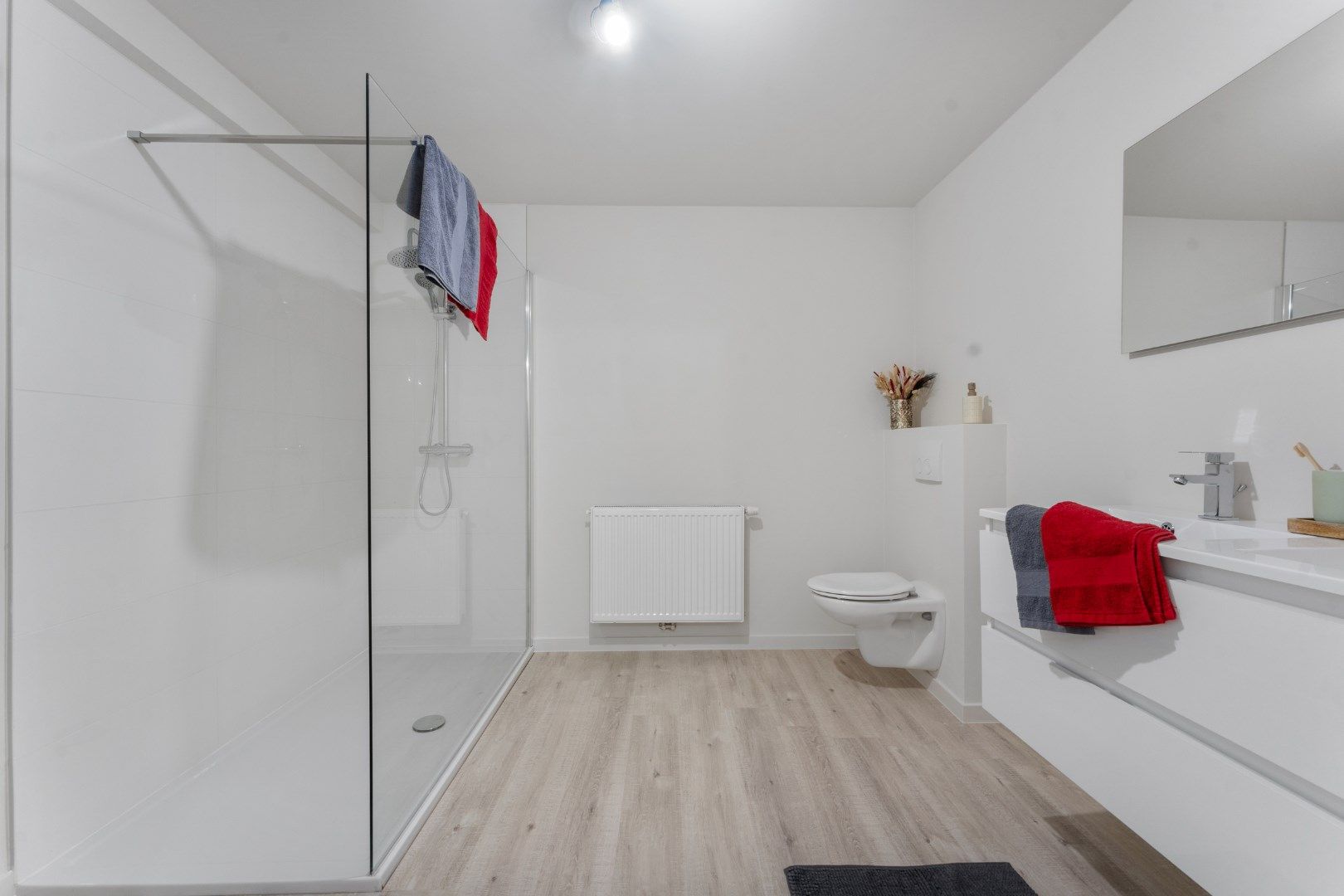 Instapklare, stijlvol gerenoveerde rijwoning in het hart van Bredene-Dorp foto 12