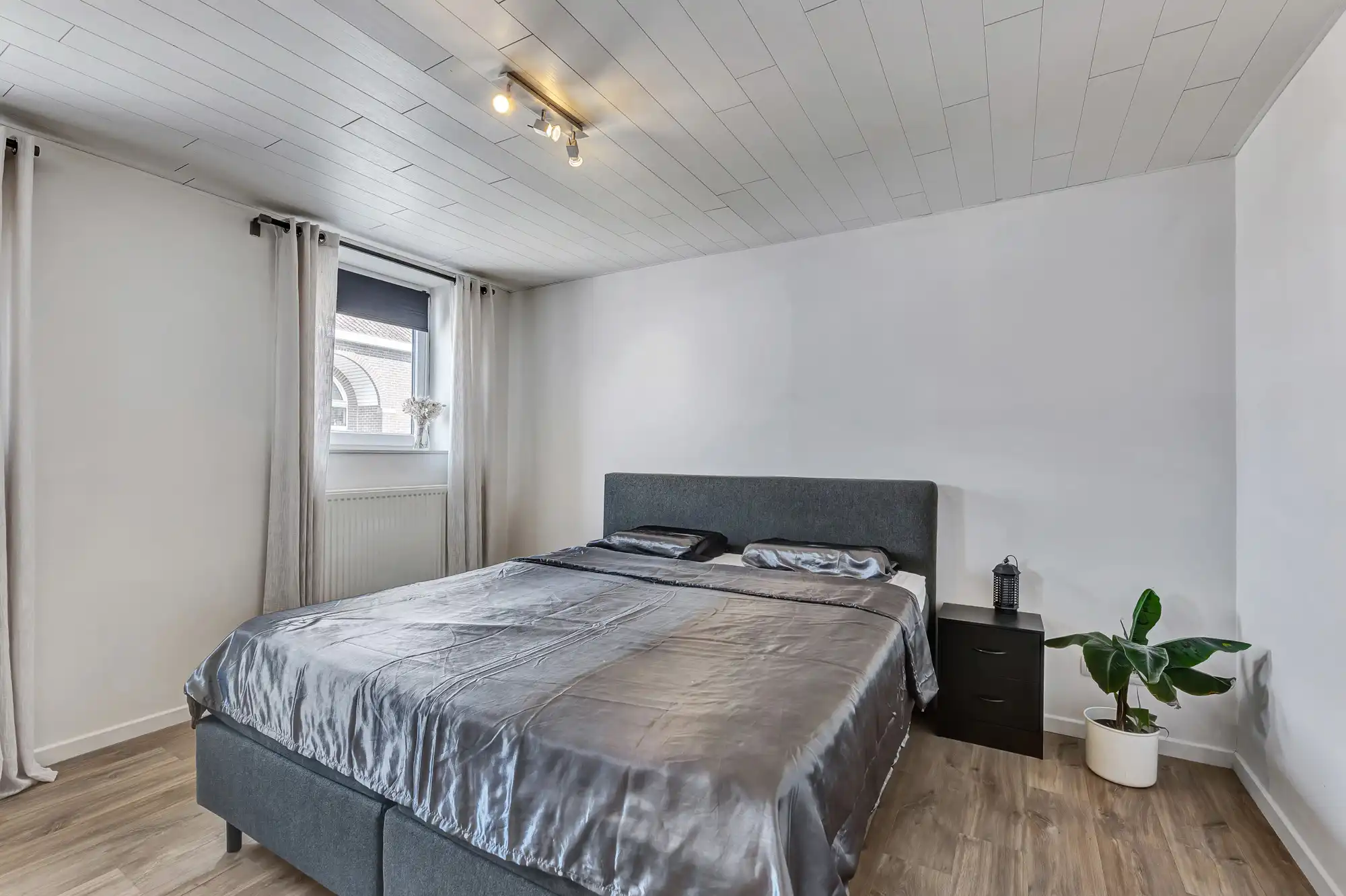 Instapklare gerenoveerde stadswoning met tuin foto 11