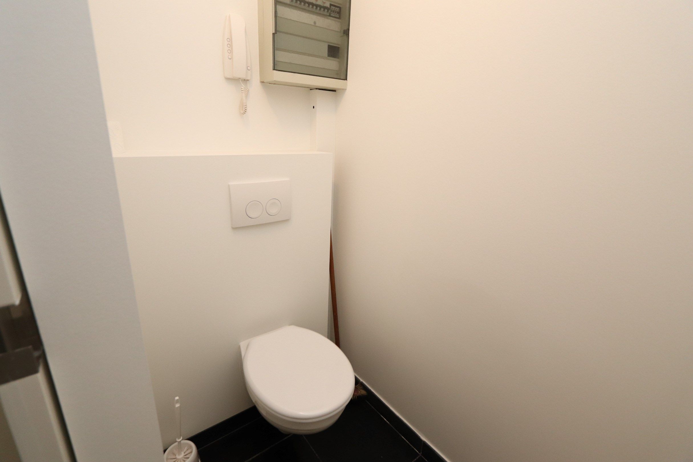 CENTRAAL GELEGEN HANDELSPAND MET UITSTEKENDE ZICHTBAARHEID foto 7