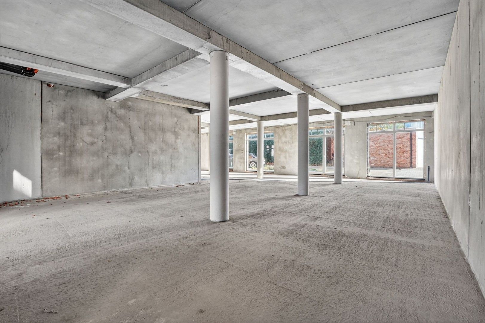 Casco handelsruimte met garage in het centrum van Oostrozebeke! foto 3