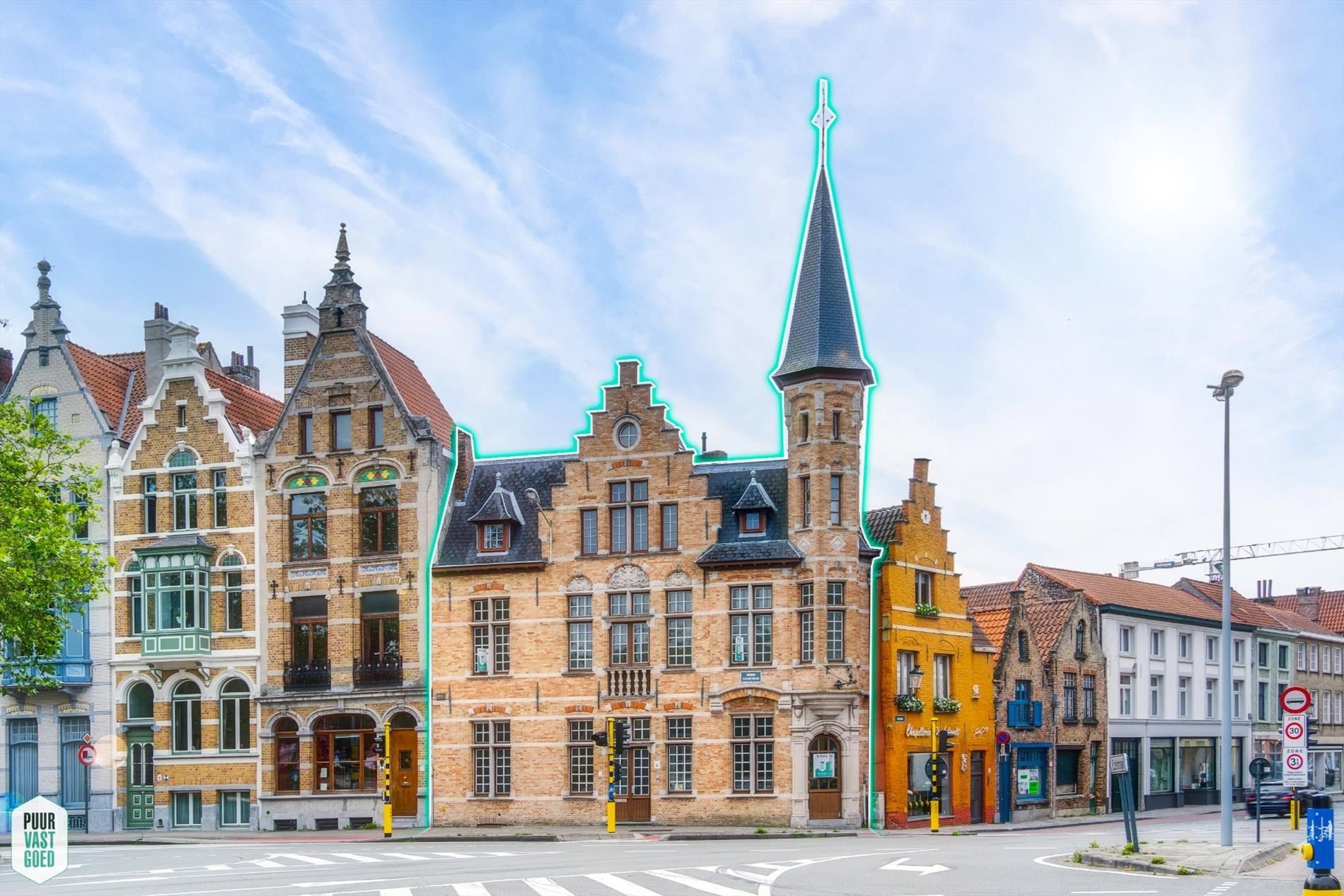 Hoofdfoto van de publicatie: Kantoor gebouw of woonst in neo-gotische stijl met prachtige zichten op de Ezelpoort en het Stil Ende.