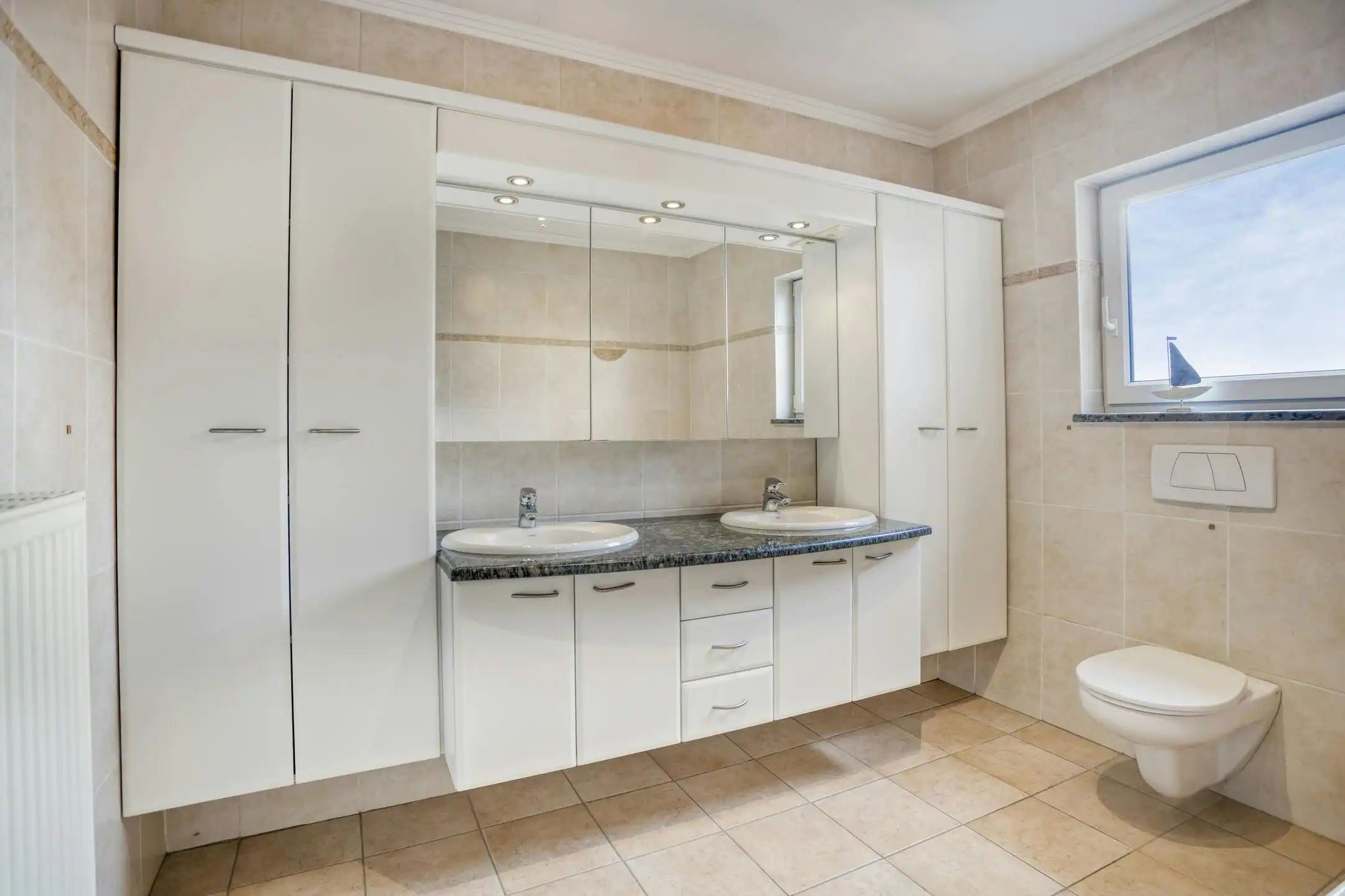 Woning met magazijn en 70 m² polyvalente ruimte in Dilsen foto 14