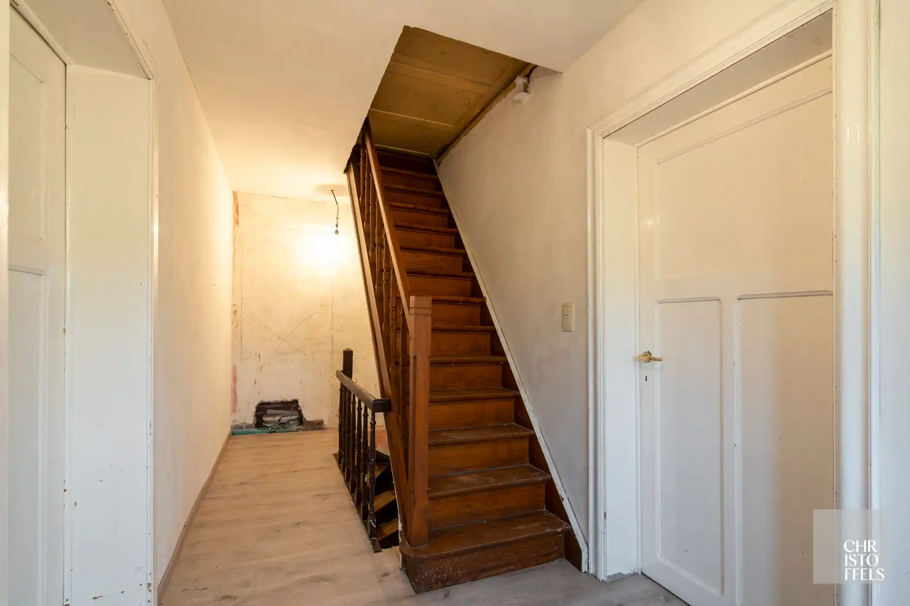 Op te knappen woning (157m²) op een ruim perceel van 1.451m²!  foto 7