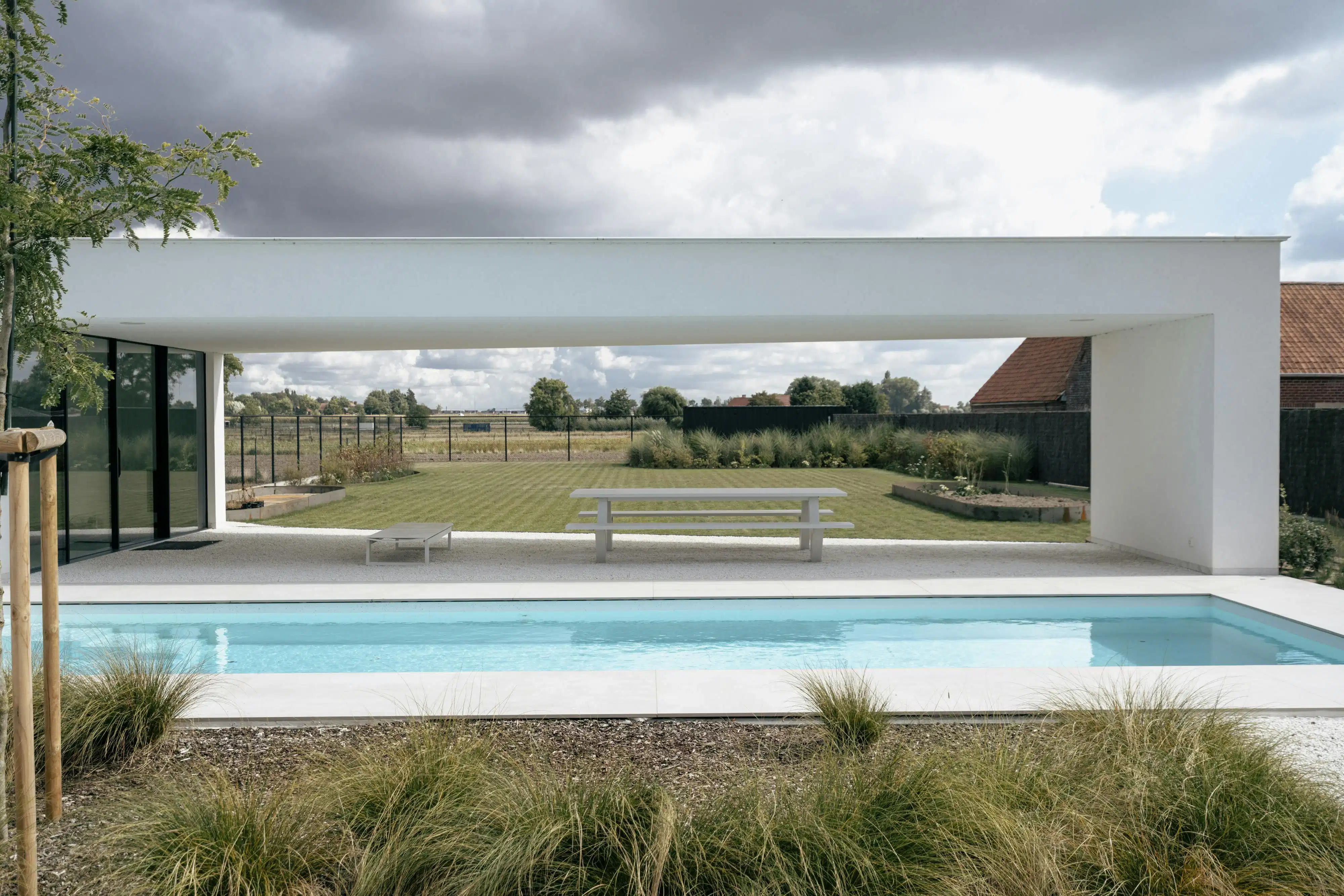 Hypermoderne strakke villa met zwembad in Gits foto 43