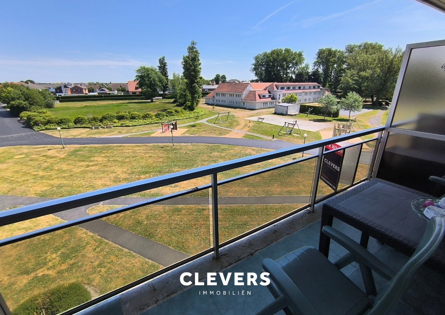 Op te frissen vakantieappartement met zonnig terras foto 7