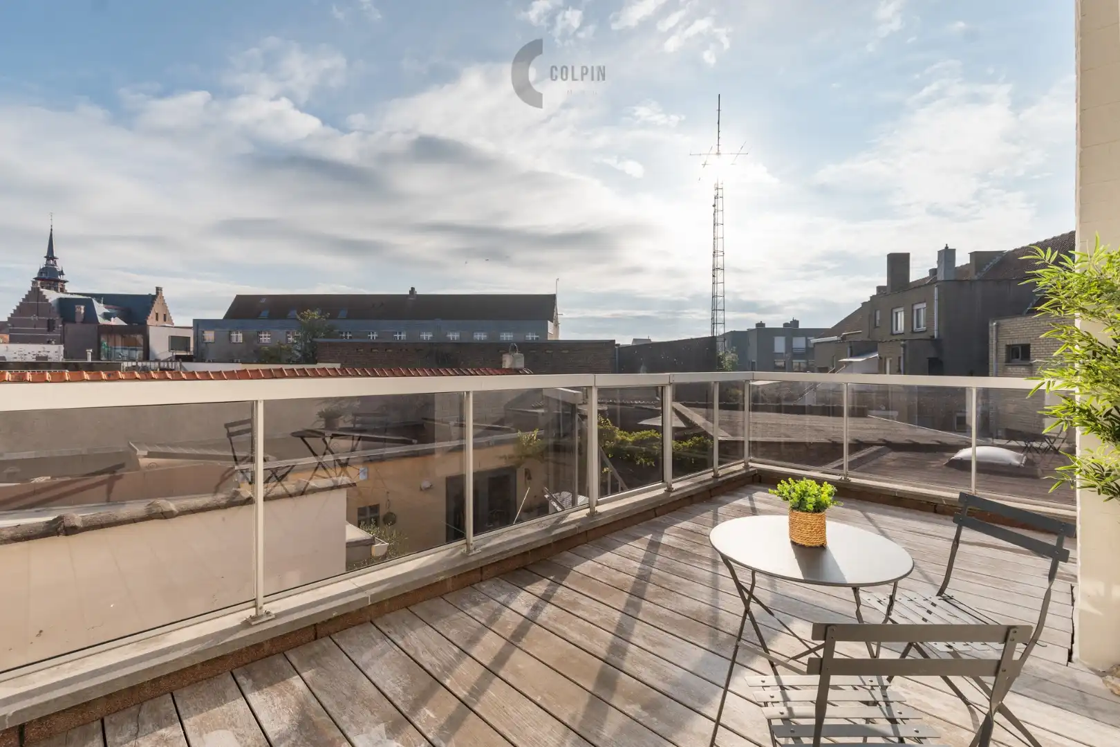 Luxueus gerenoveerd & ruim appartement (107 m2) foto 2