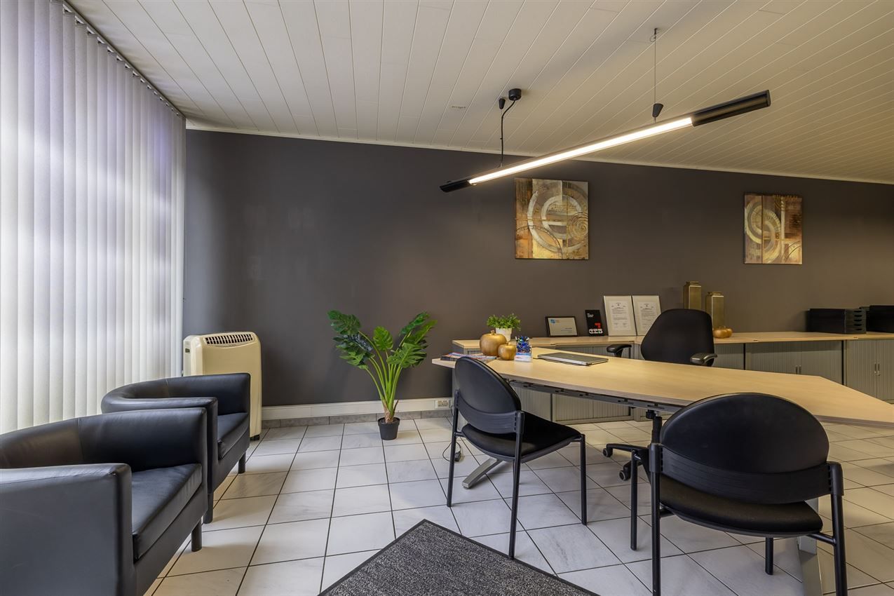 Verzorgd gebouw met handelszaak en 2 apt foto 42