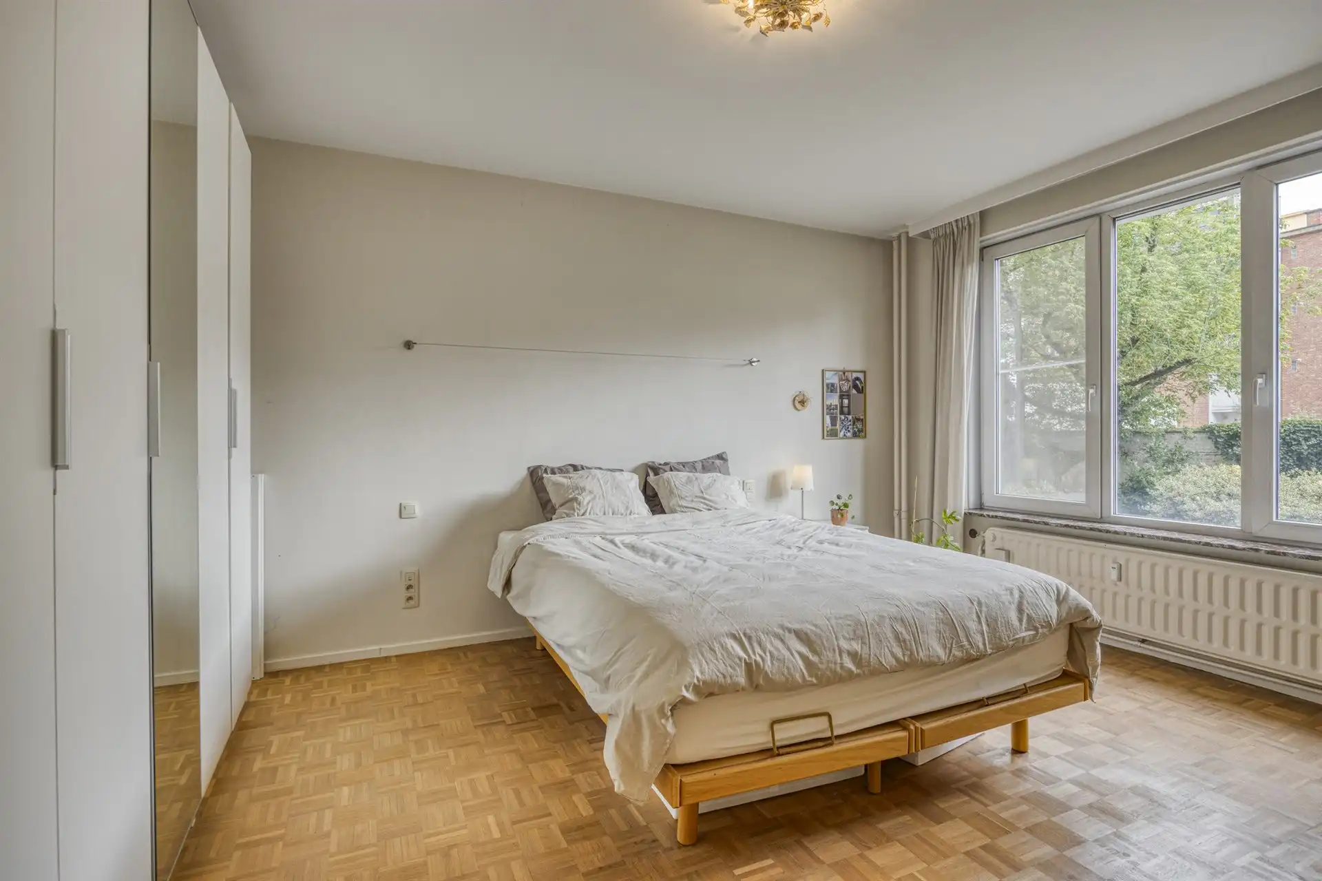 Appartement te koop met 2 slaapkamers en terras in Berchem!  foto 9