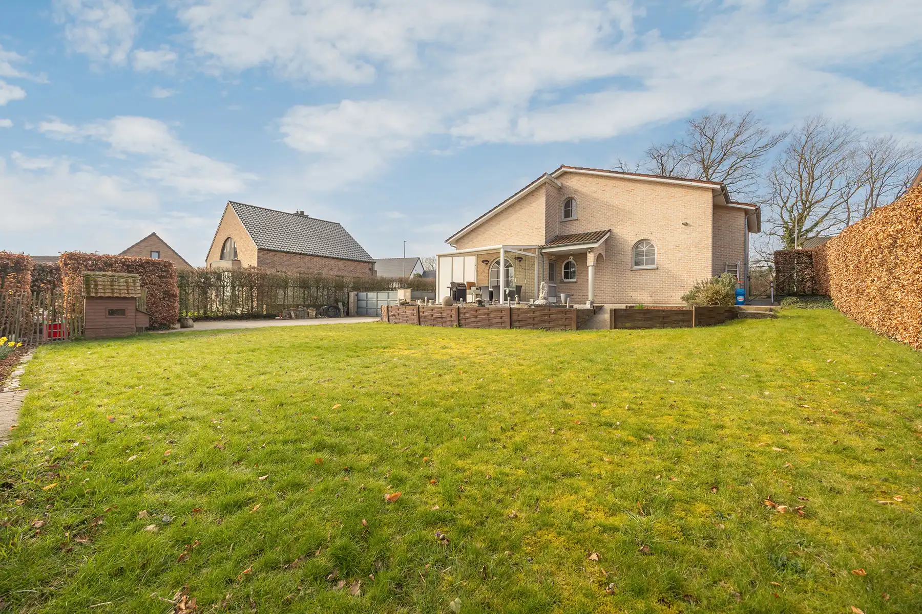 INSTAPKLARE, RIANTE GEZINSWONING MET 5 SLAAPKAMERS,  RUIMTE VOOR VRIJ BEROEP, INPANDIGE GARAGE IN KELDER EN GUNSTIG EPC OP PERCEEL VAN 11A30CA TE OUDSBERGEN foto 27