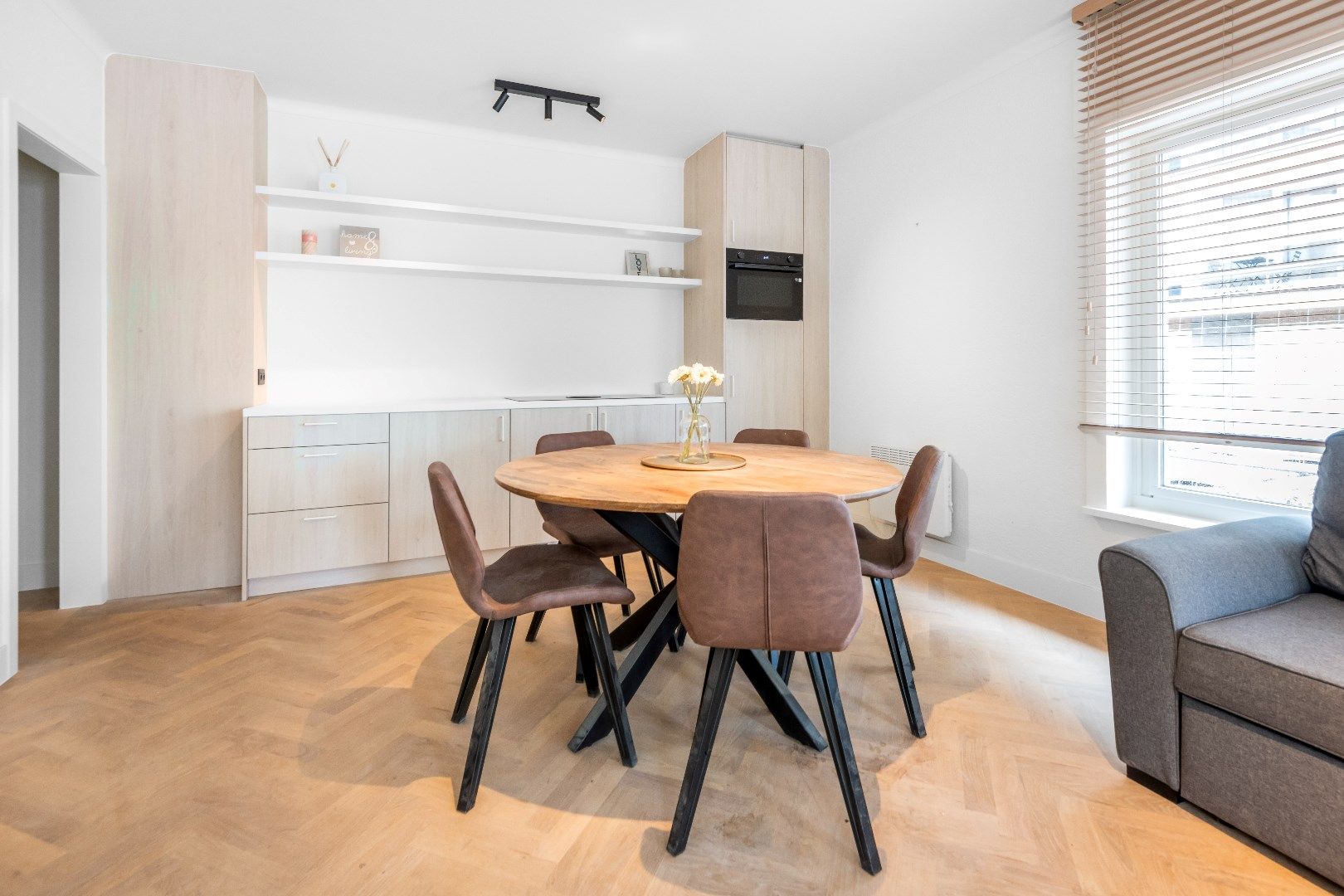 Studio met polyvalente ruimte gelegen op de Zoutelaan vlakbij het commerciële centrum van Knokke foto 4