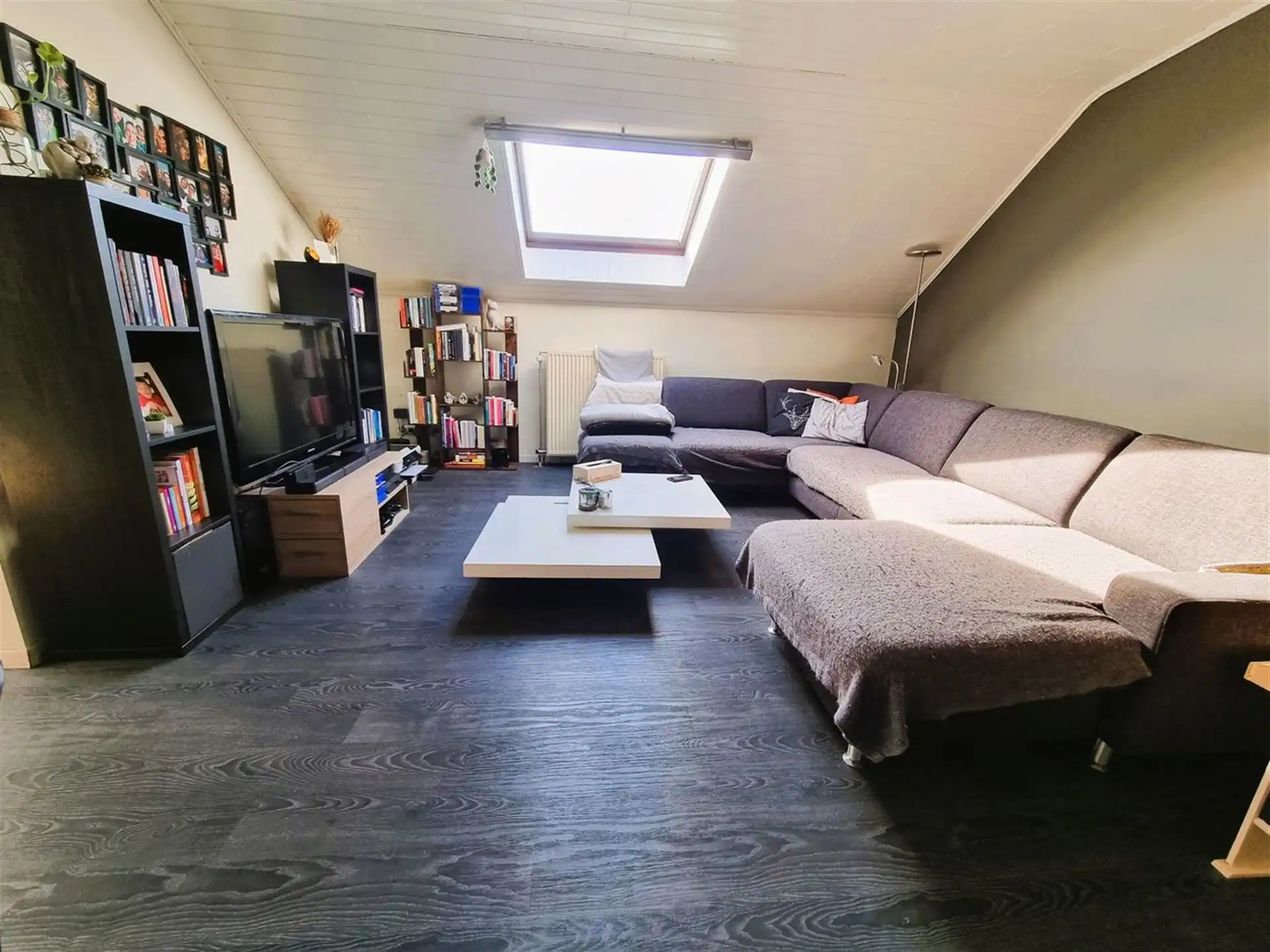 Hoofdfoto van de publicatie: Zeer ruim dakapp 110m² met mooi zonnig terras, 2 slaapkamers en staanplaats achteraan