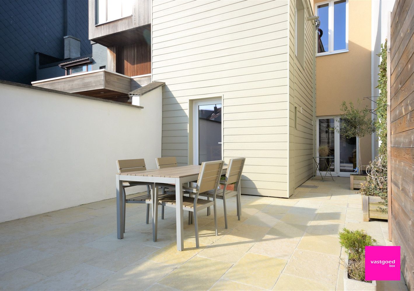 Karaktervol gerenoveerde rijwoning, Oostende foto 4