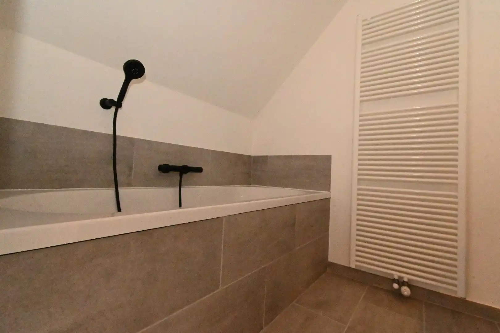 Dakappartement met 2 slaapkamers gelegen dorpskern Knesselare foto 24