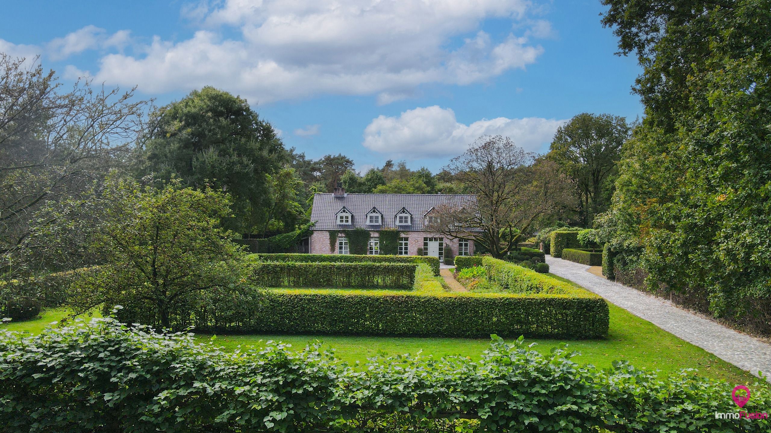 Uitzonderlijk gelegen villa met 5 slpks + zwembad op 1,97ha! foto 57