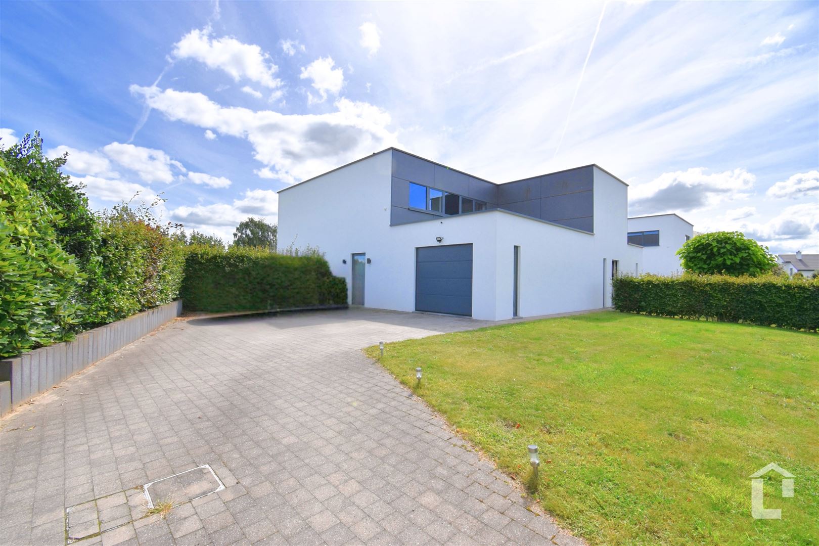 Lichtrijke moderne woning in rustige woonwijk te Eke foto {{pictureIndex}}