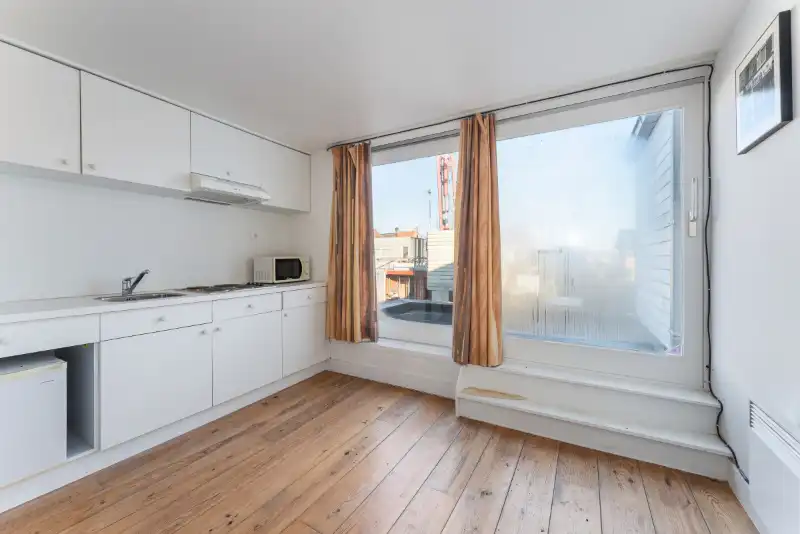 WONING MET  GROTE LOODS MET geintegreerde STUDIO foto 23