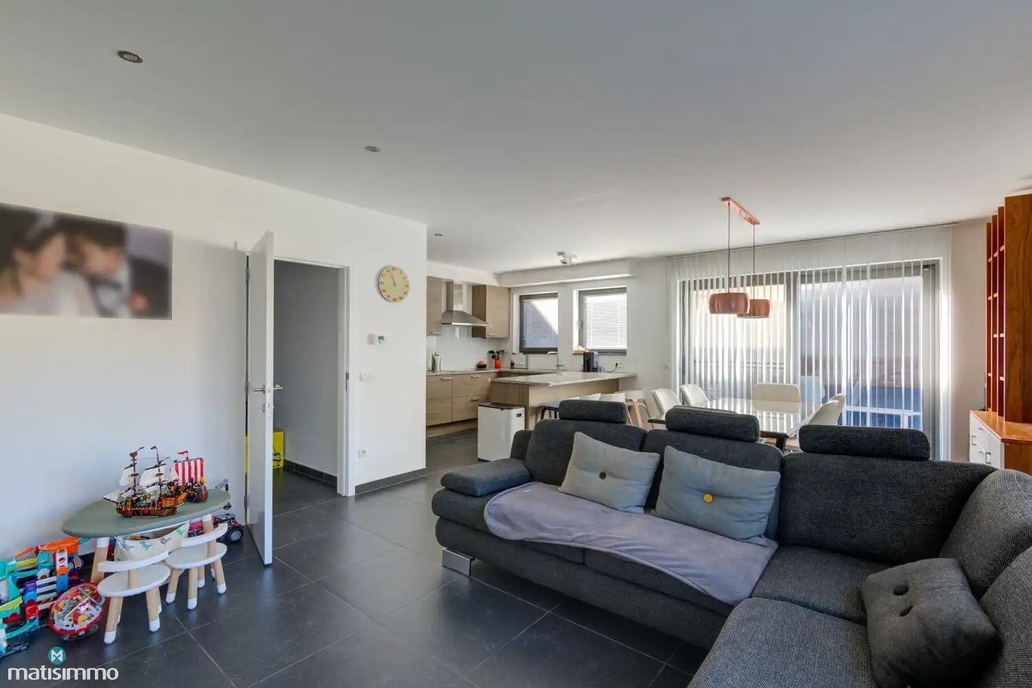 RUIME NIEUWBOUWWONING MET 3 SLAAPKAMERS, TUIN EN CARPORT MET AUTOMATISCHE POORT NABIJ HET CENTRUM VAN BILZEN foto 9