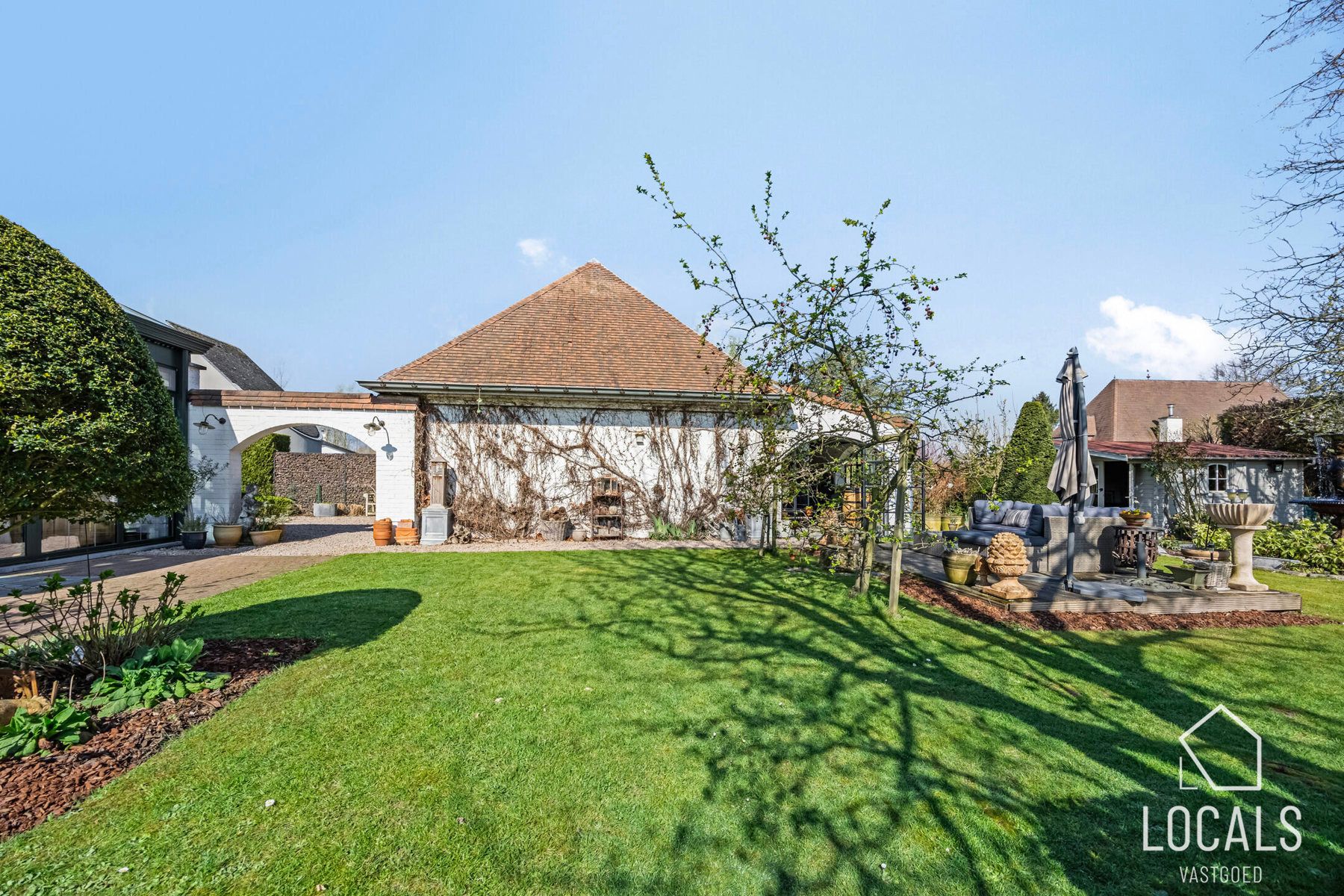 Tijdloze villa in doodlopende straat aan het bos foto 25