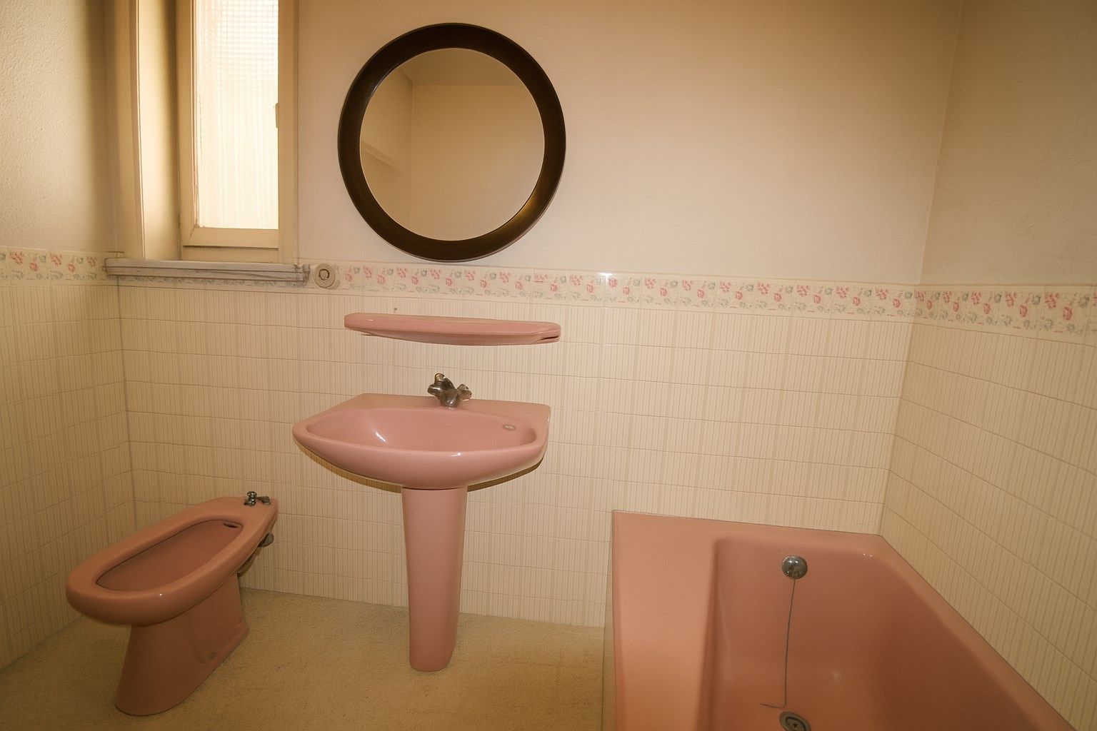 Charmante en ruime halfopen bebouwing met 5 slaapkamers, garage, tuin én topligging in hartje Sint-Niklaas te koop! foto 10