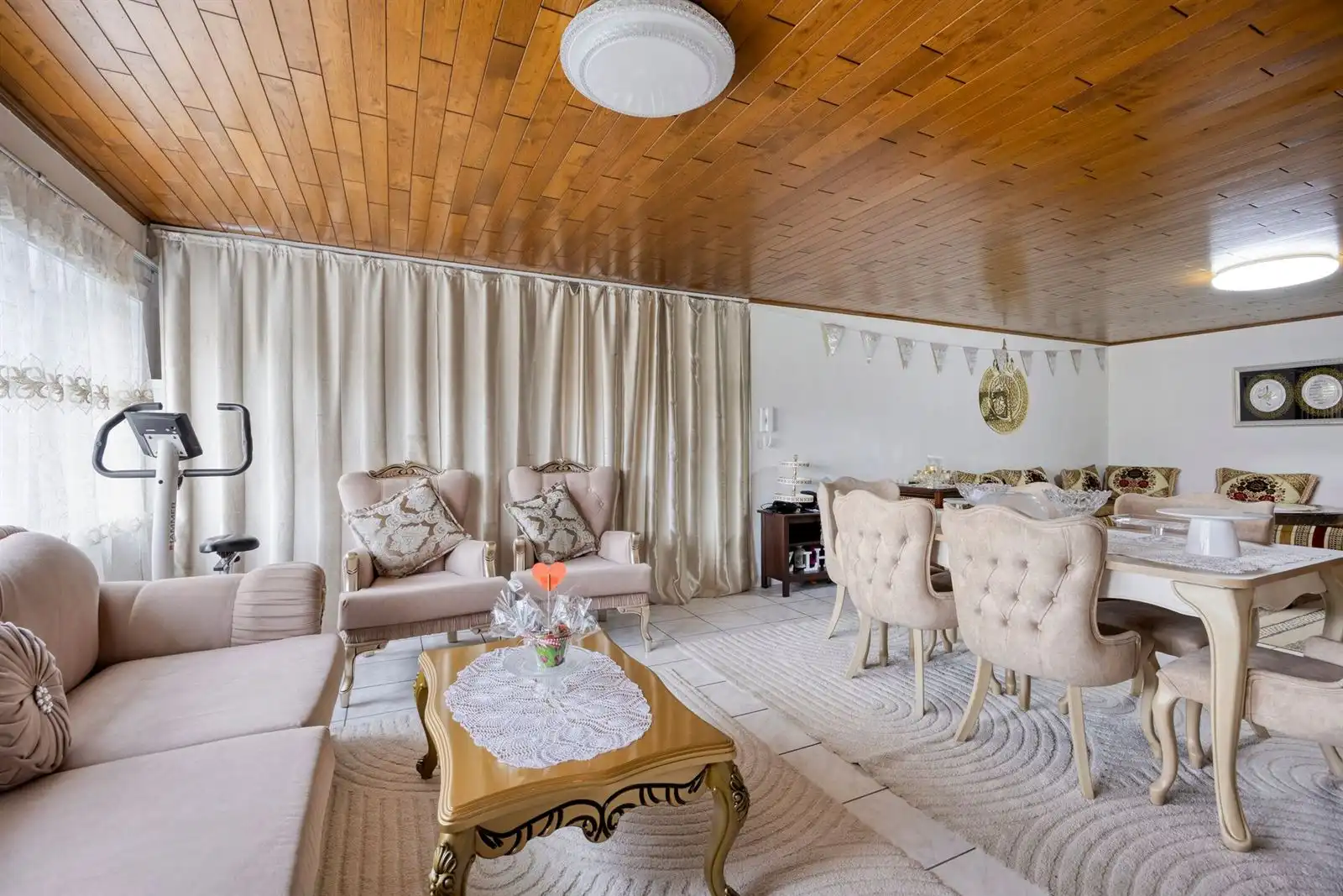 Ruim appartement met 4 slaapkamers te koop foto 7