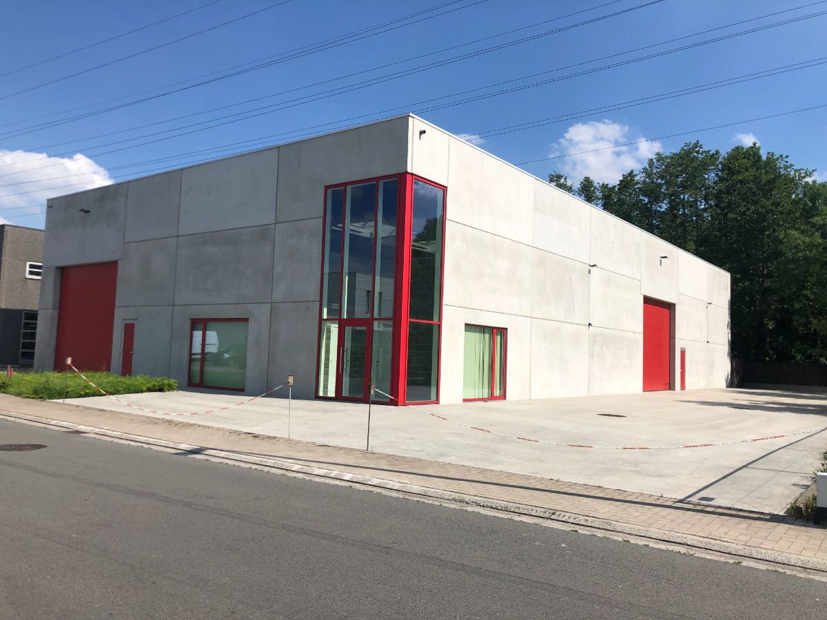 BEDRIJFSGEBOUW / STOCKAGERUIMTE foto {{pictureIndex}}