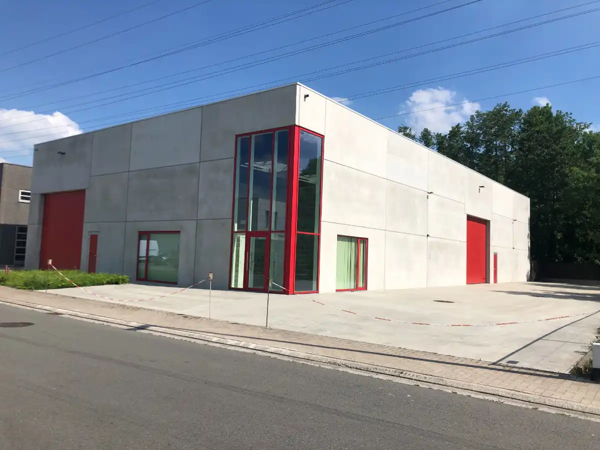 BEDRIJFSGEBOUW / STOCKAGERUIMTE foto {{pictureIndex}}