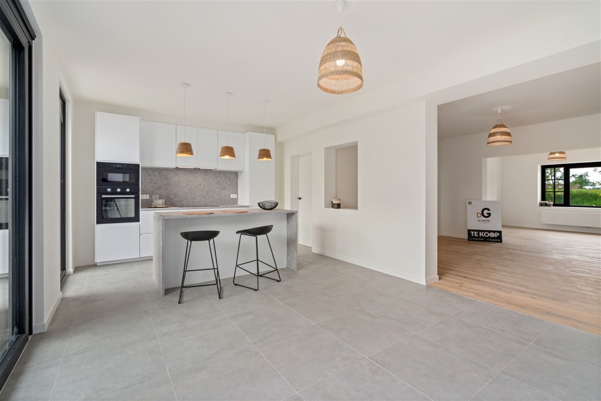 Stijlvolle, volledig gerenoveerde, INSTAPKLARE / WOONKLARE WONING (HOB) met 3 slaapkamers, 2 badkamers en garage op 756 m² foto 8
