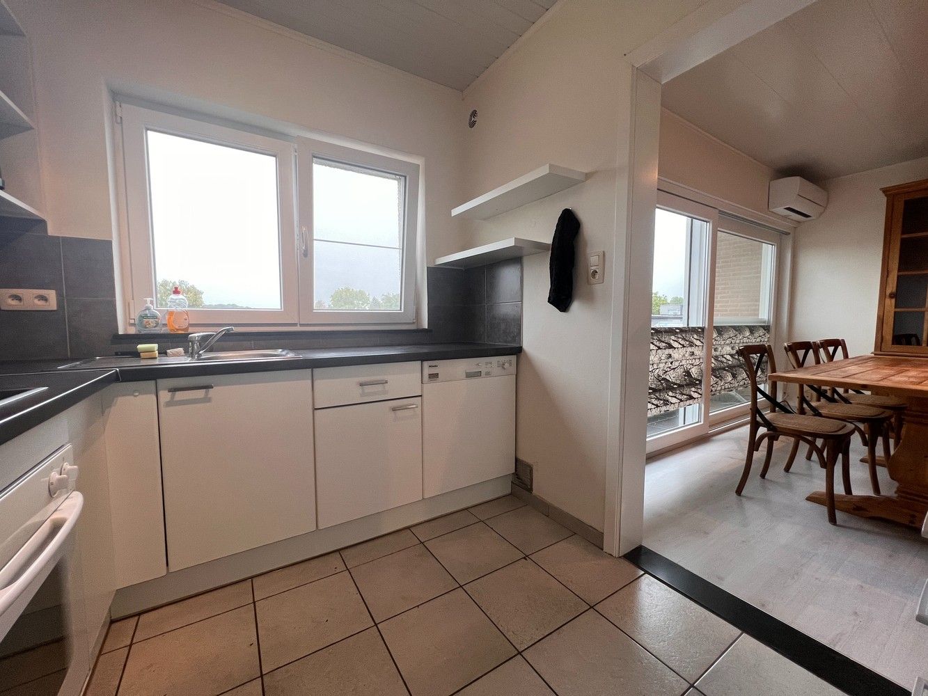 Centraal gelegen appartement met 3 slaapkamers en garage in Residentie Peterheimsveld, te Smeermaas, Lanaken foto 5