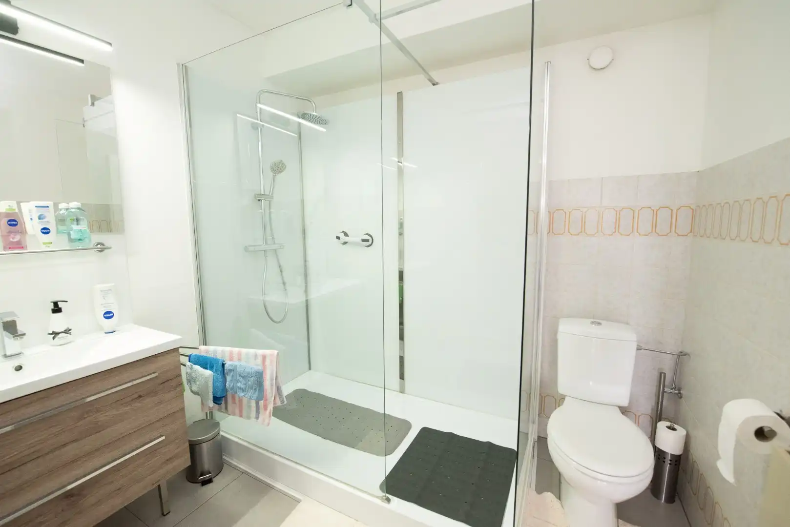 Te koop – Ruim gerenoveerd appartement in Residentie Regenboog. foto 8