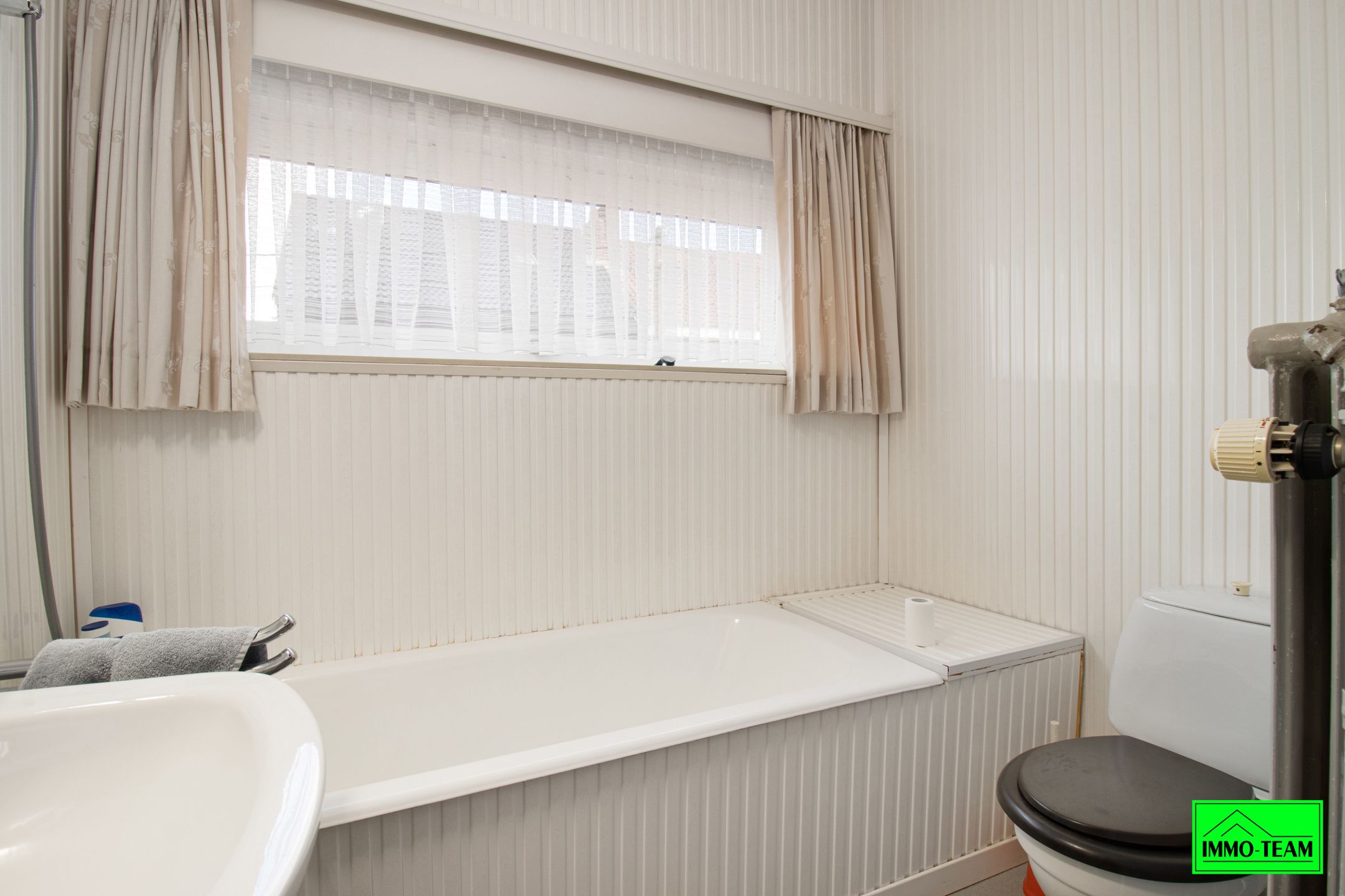 Ruime gezinswoning met tuin en garage in Denderleeuw foto 11