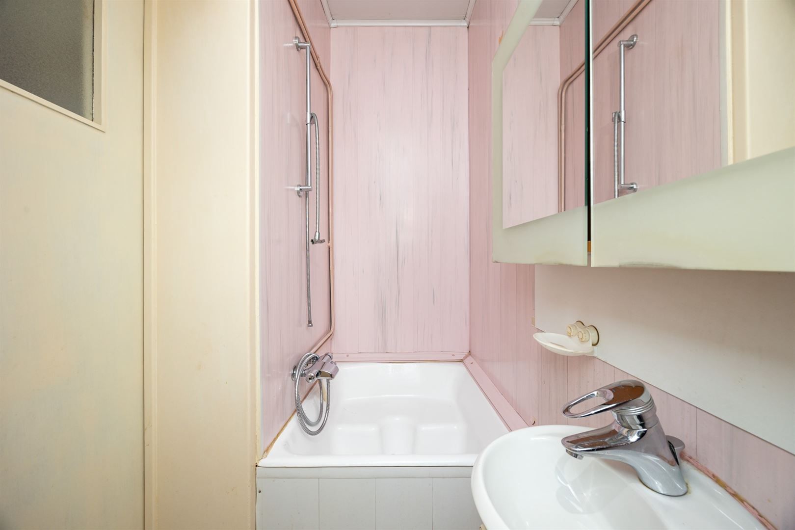 Gelijkvloers appartement met koer in hartje Stad foto 11