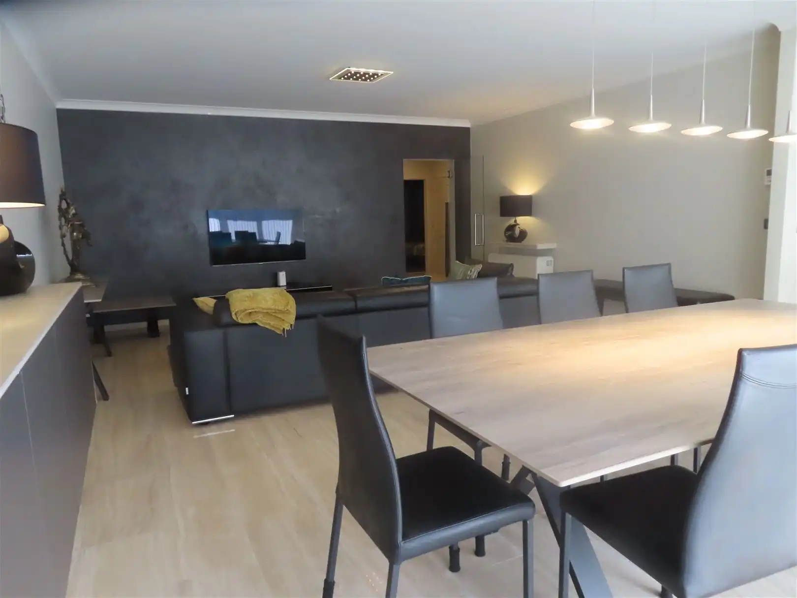 Luxueus gemeubeld 3-slaapkamerappartement met garage foto 2