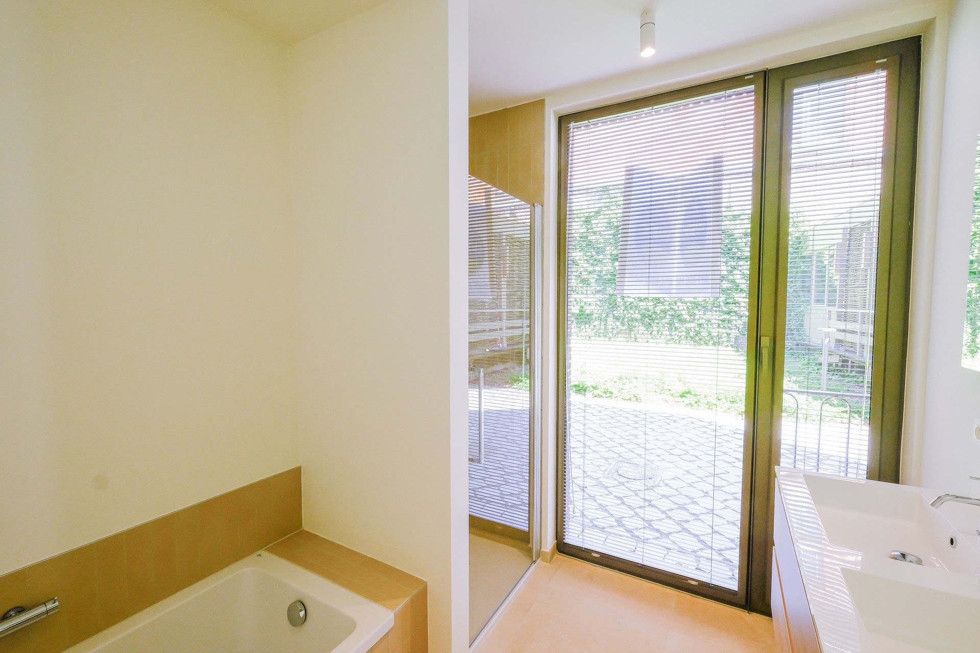 Nieuwbouwappartement met 2 slaapkamers in het charmante Oud-Rekem foto 12