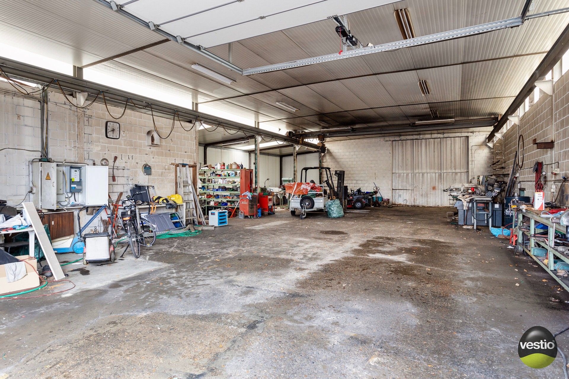 RUIME VILLA MET 430 M² WERKPLAATSEN OP 1,2 HECTARE foto 36